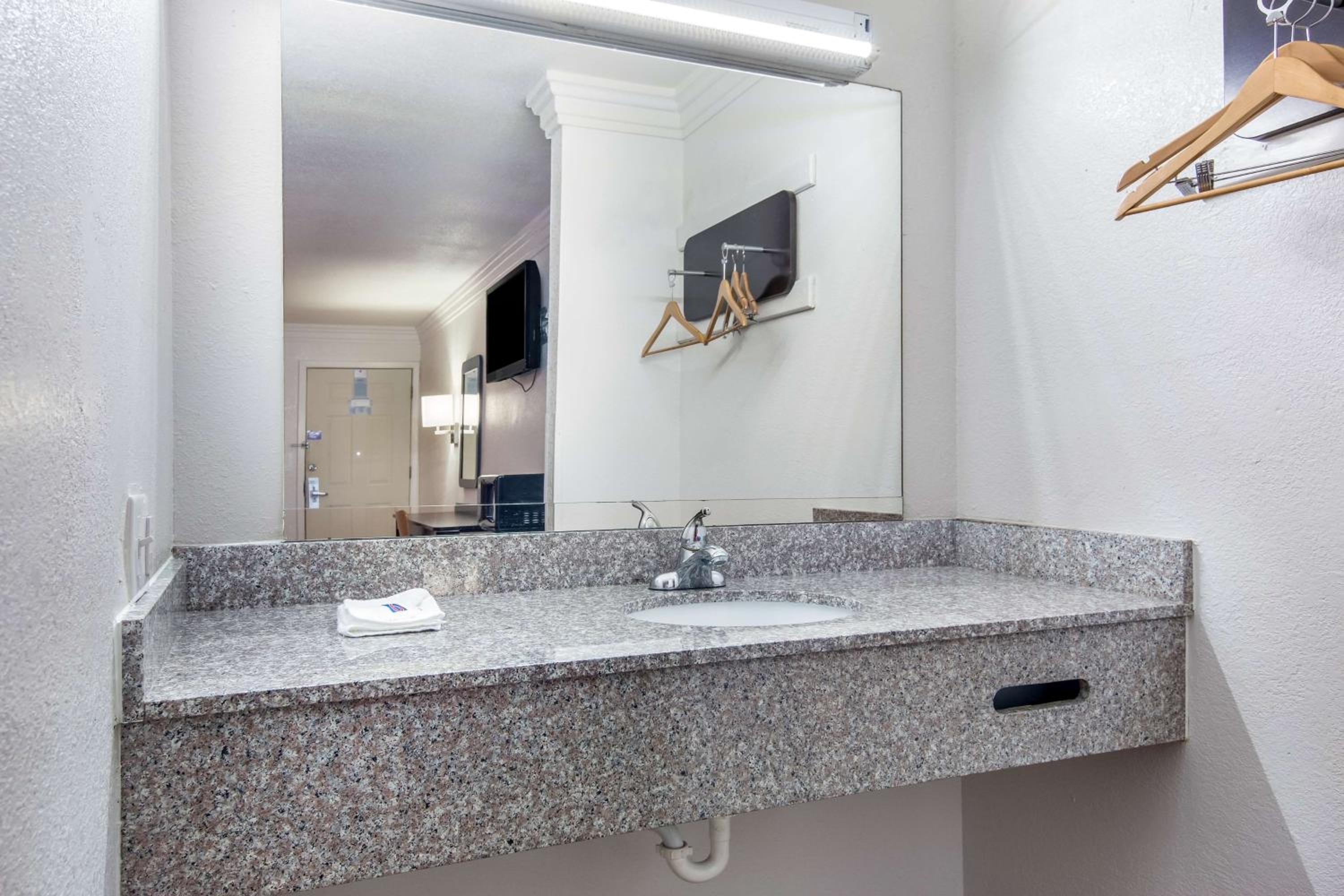 Marshall Vacations - Motel 6-Marshall, TX - Property Image 10