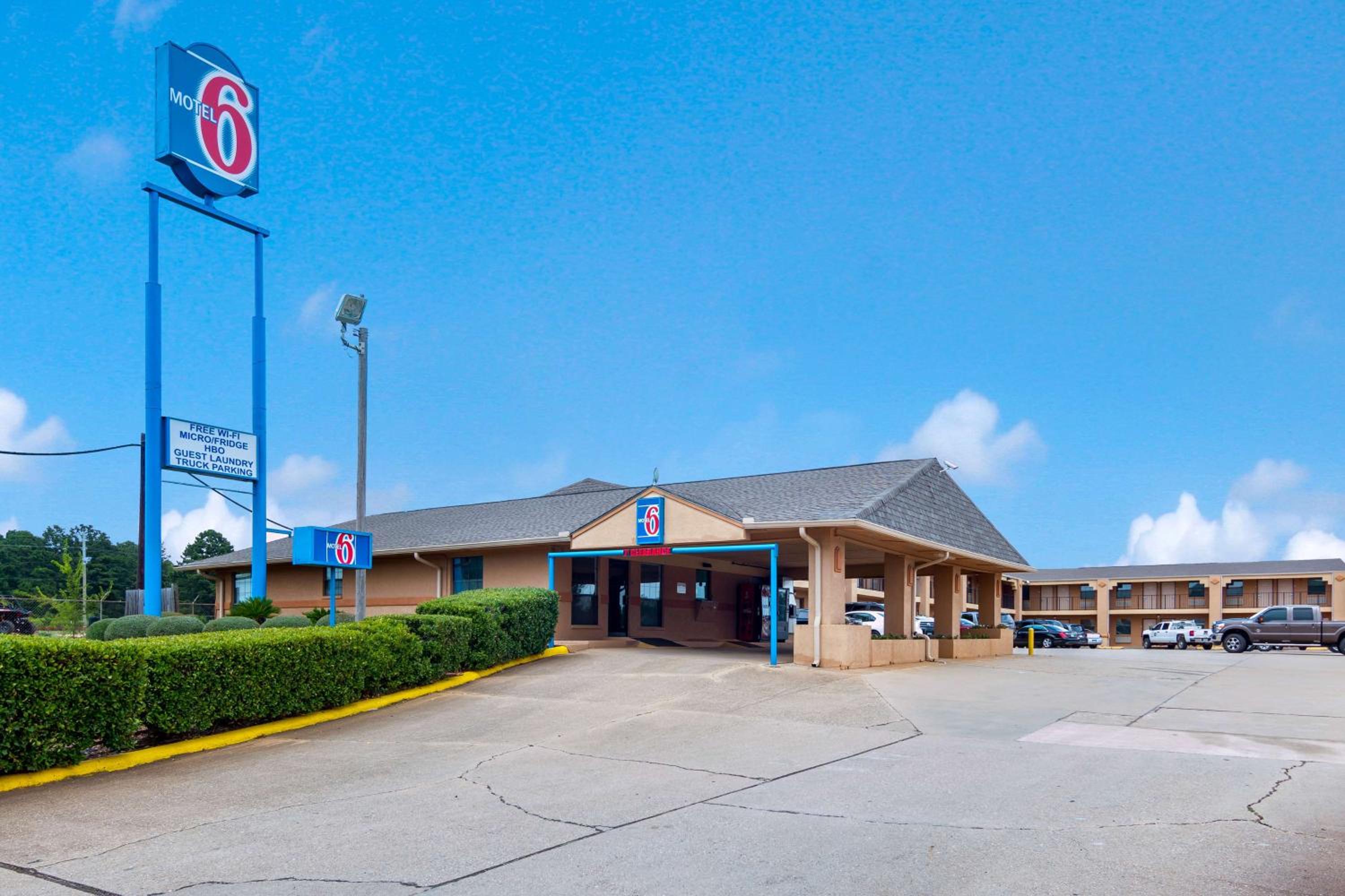 Marshall Vacations - Motel 6-Marshall, TX - Property Image 1