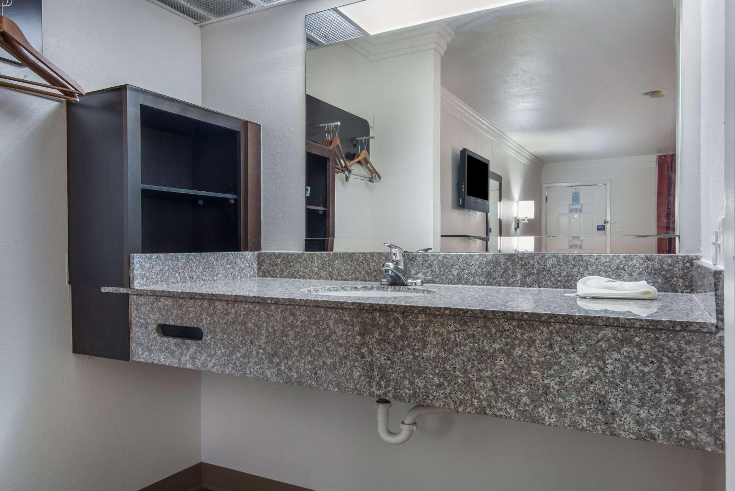 Marshall Vacations - Motel 6-Marshall, TX - Property Image 2