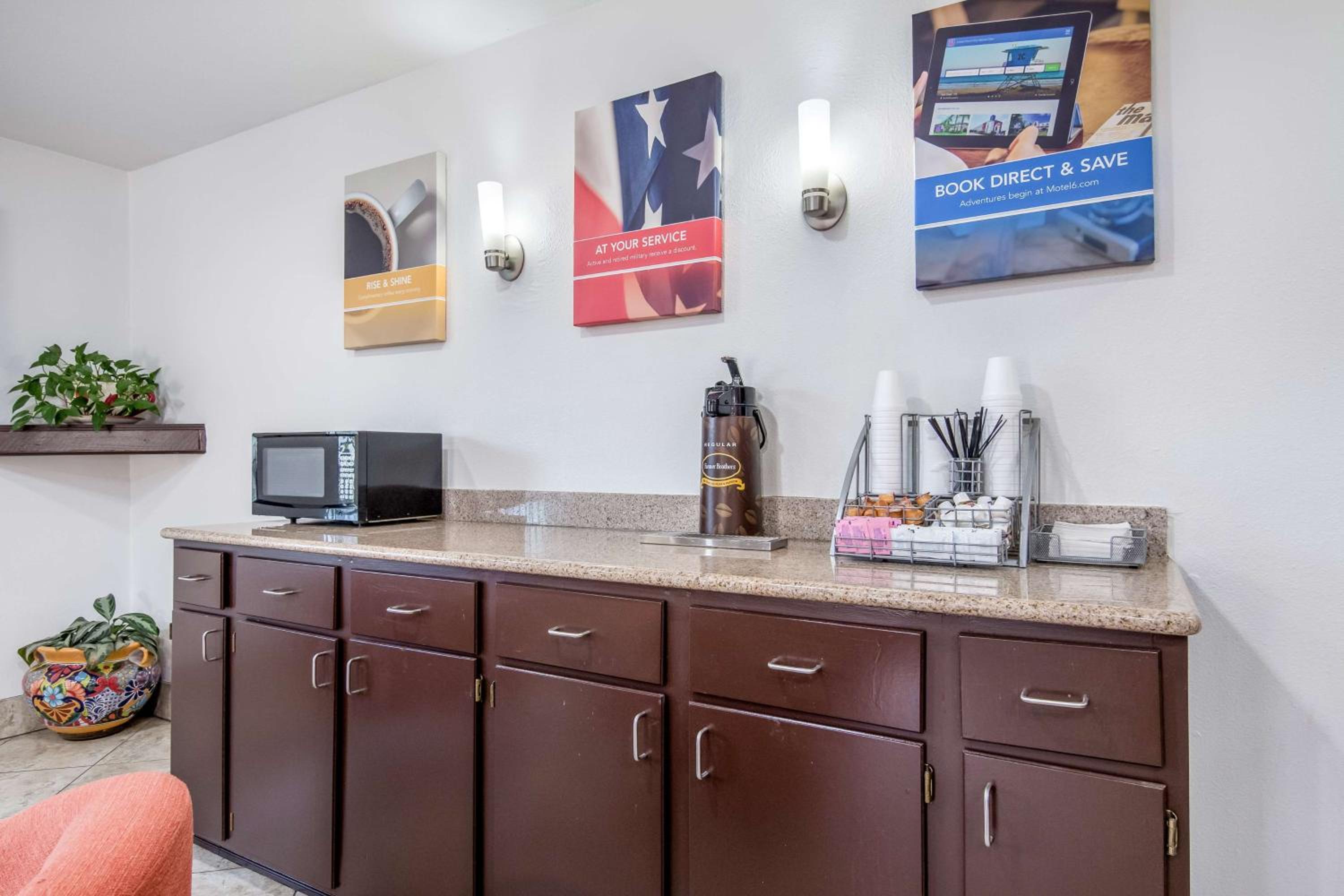 Marshall Vacations - Motel 6-Marshall, TX - Property Image 6