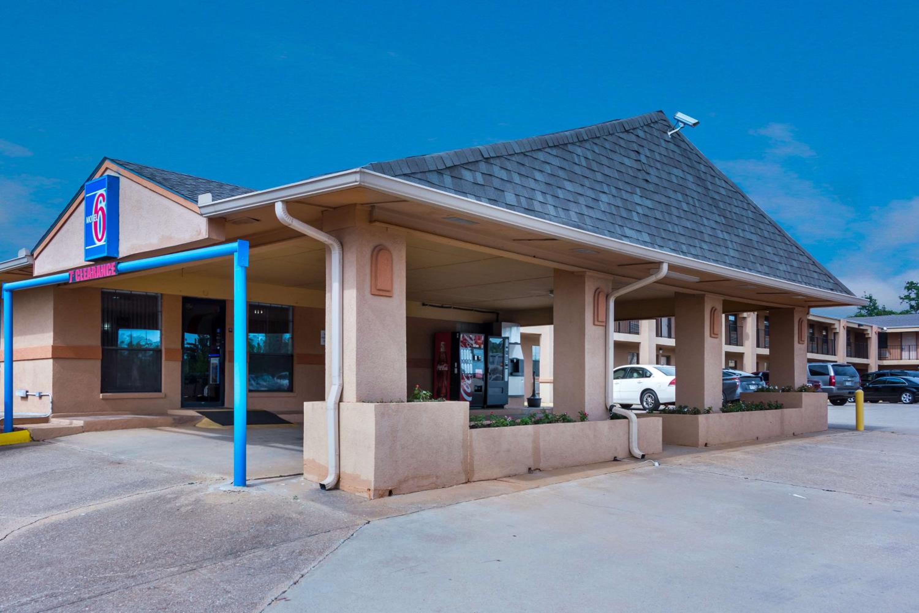 Marshall Vacations - Motel 6-Marshall, TX - Property Image 1