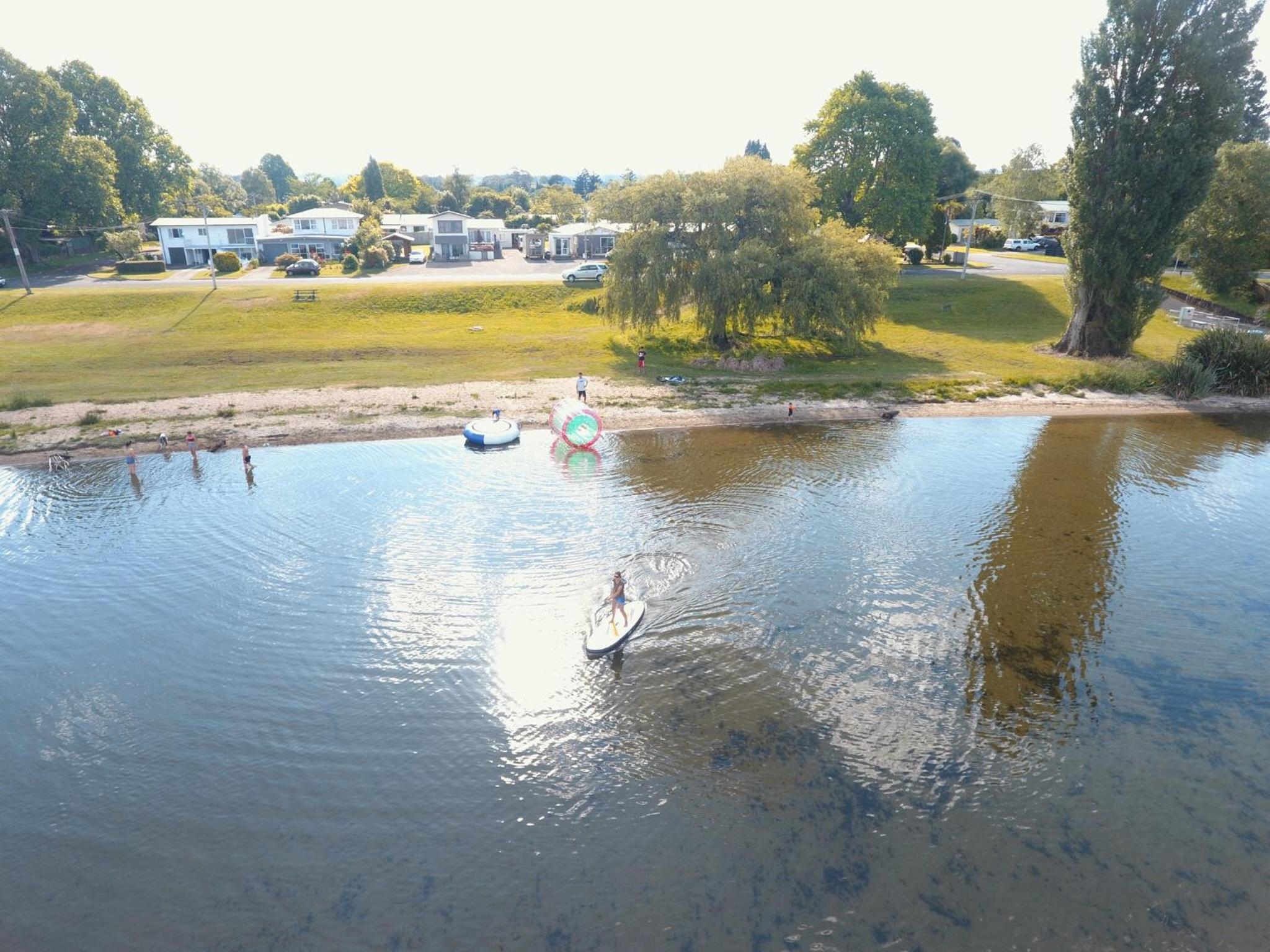 Jack & Di's Waiteti Lakefront Motel