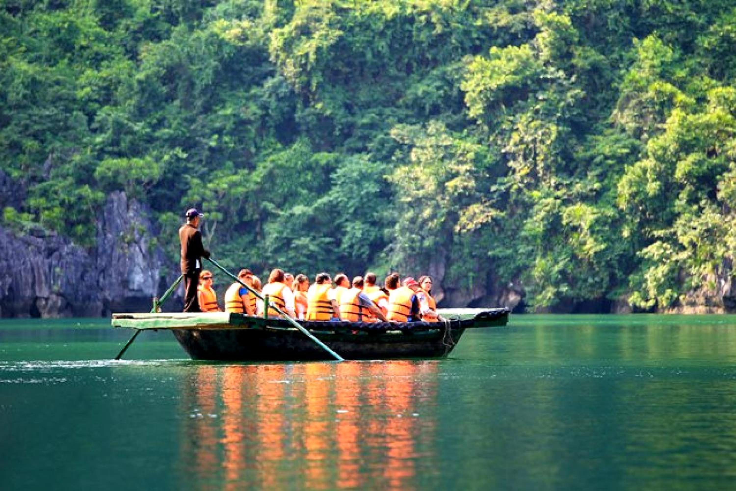Swan Cruises Halong view 4