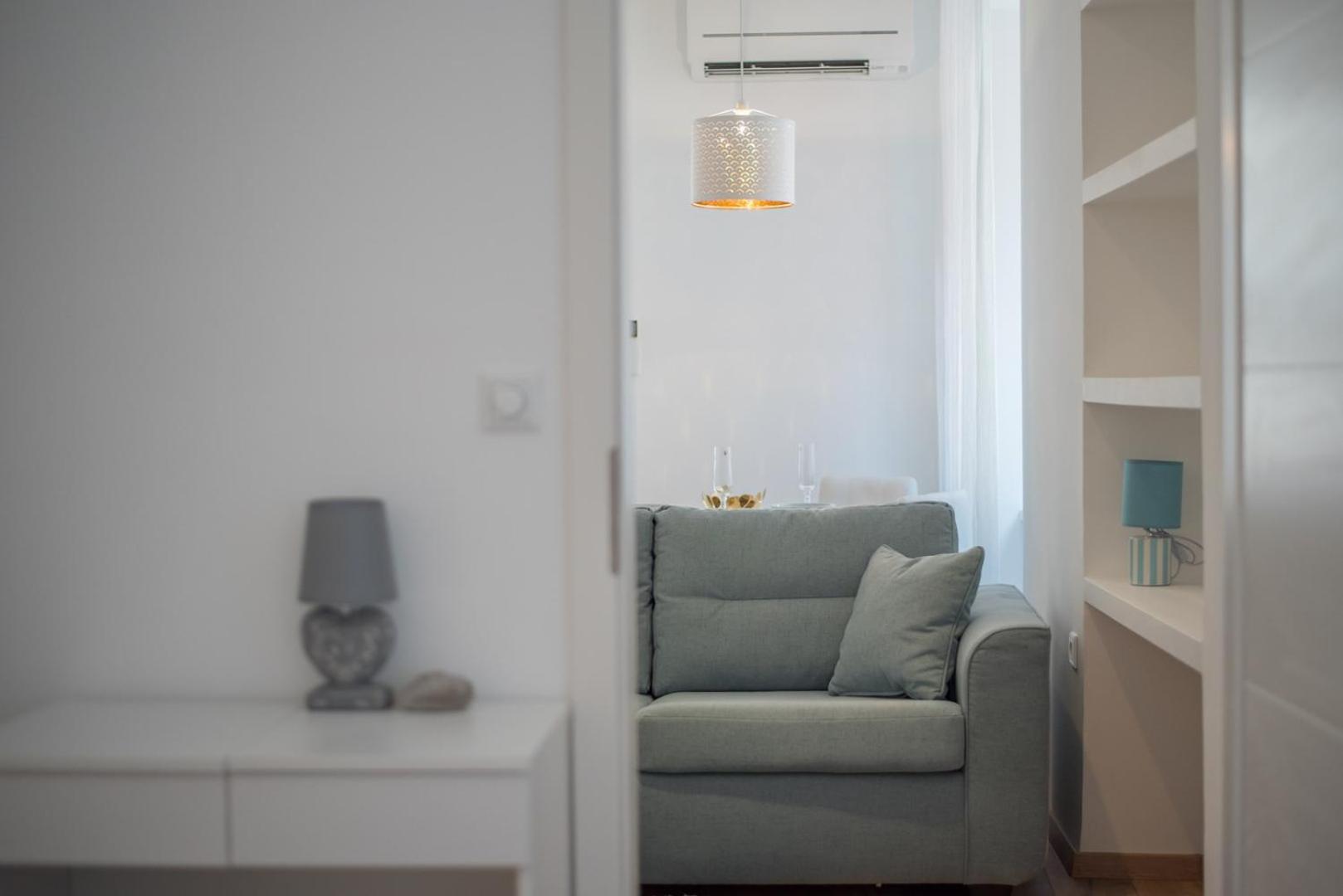 Leona Deluxe Apartments view 2