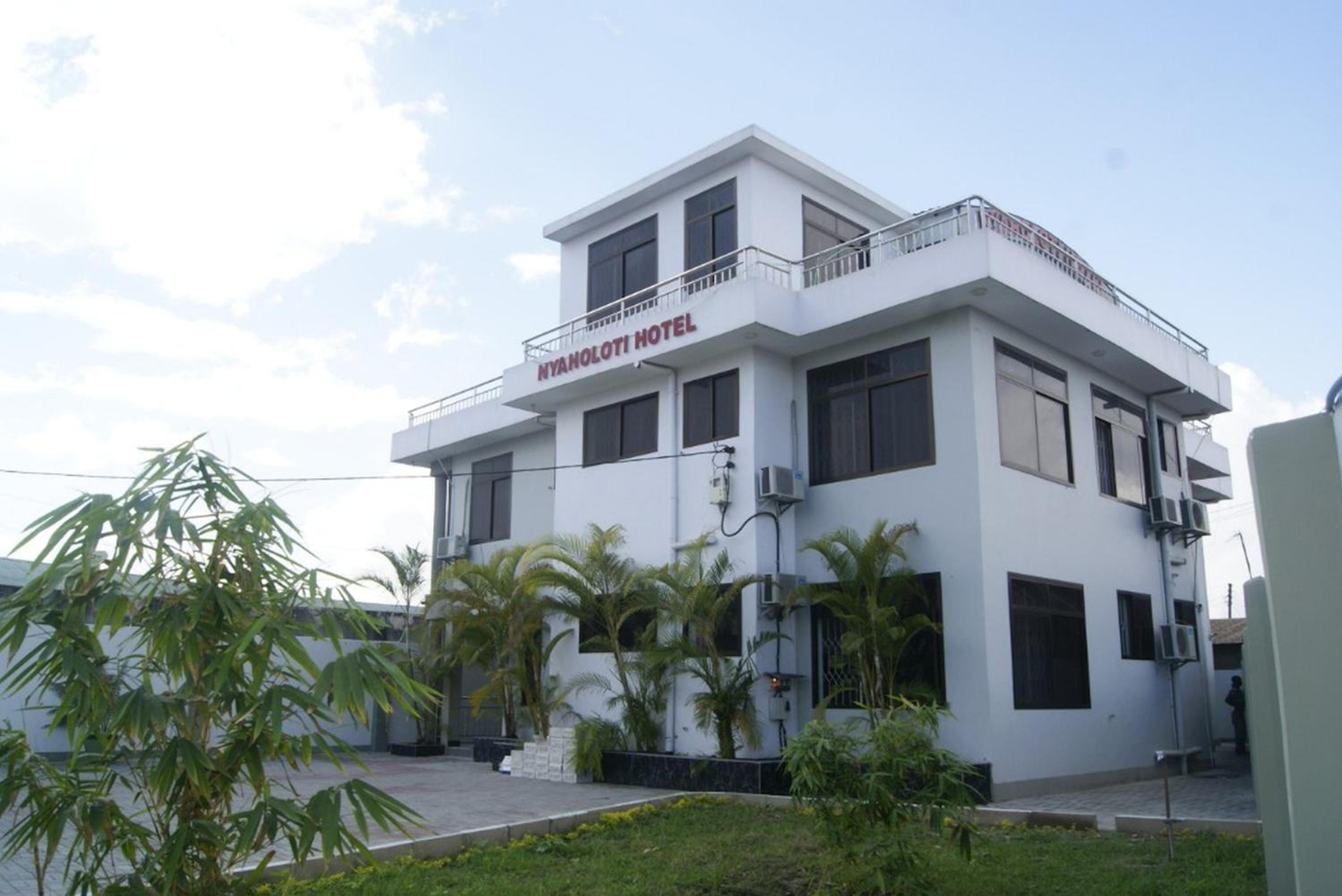 B10 Airport Lodge