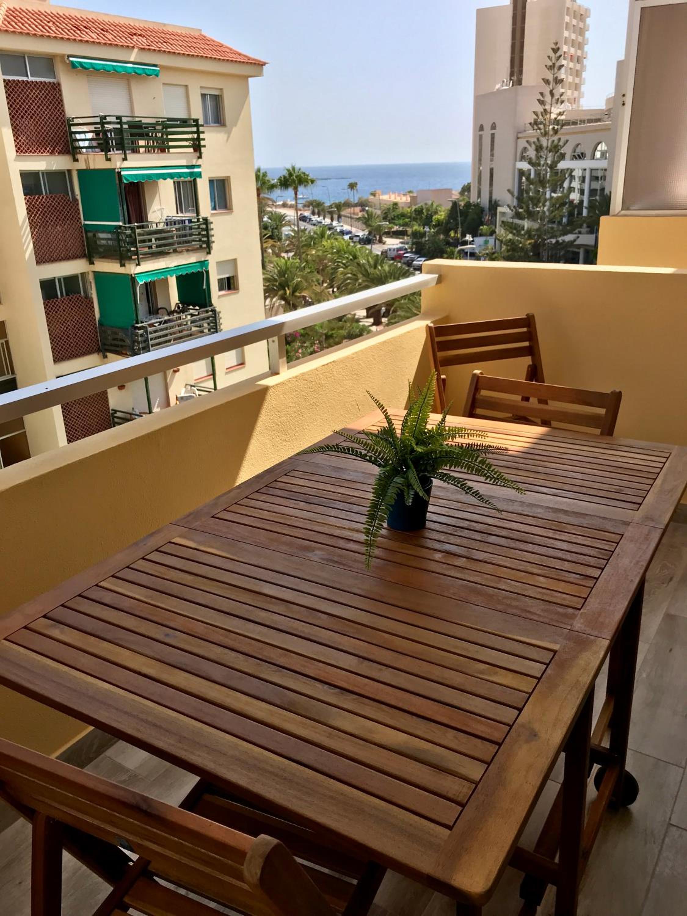 LOS ANGELES APARTMENT Los Cristianos