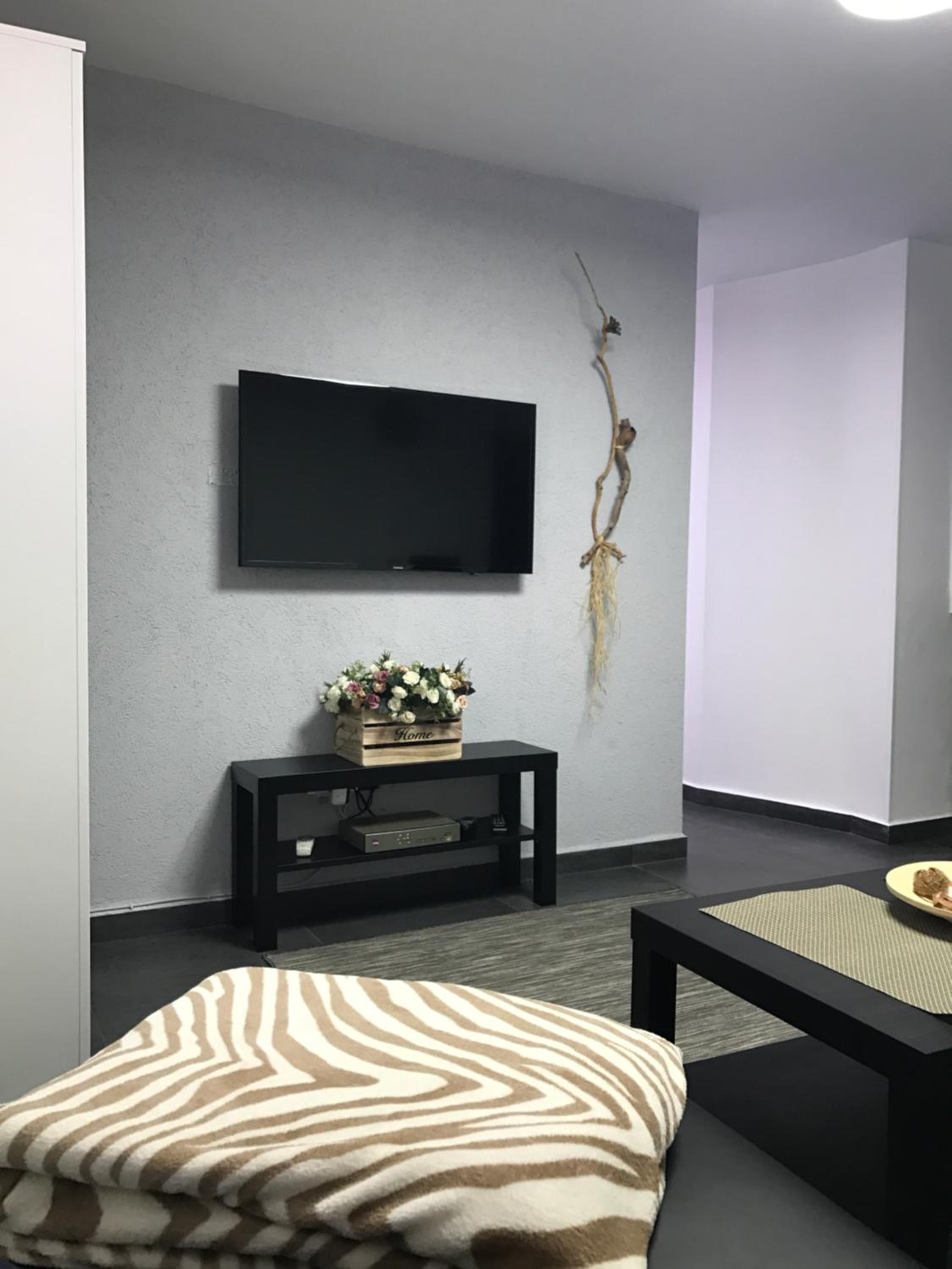 Cozy modern apartment near the sea in city center view 5