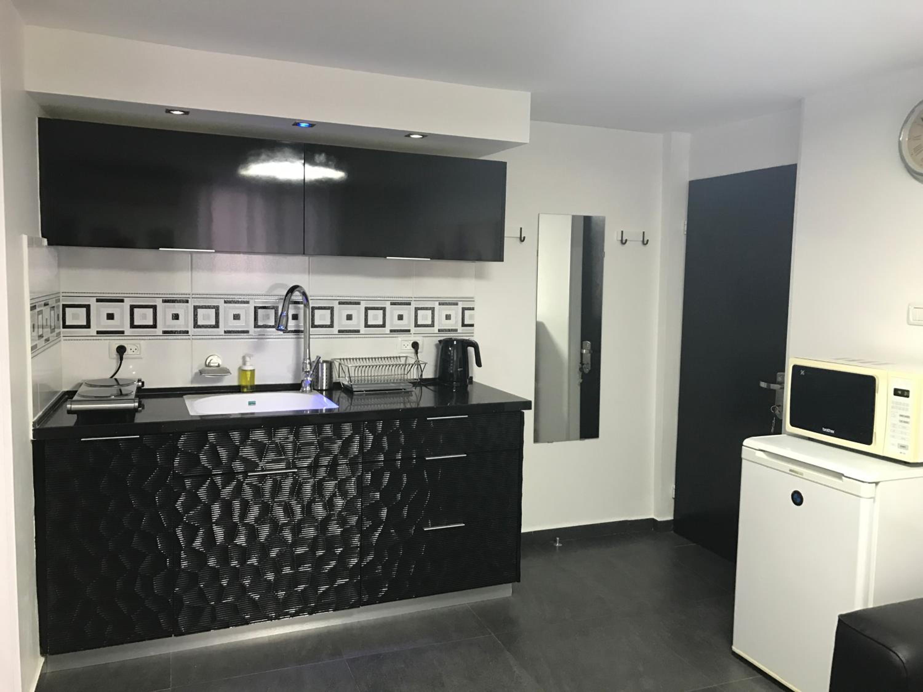 Cozy modern apartment near the sea in city center view 2