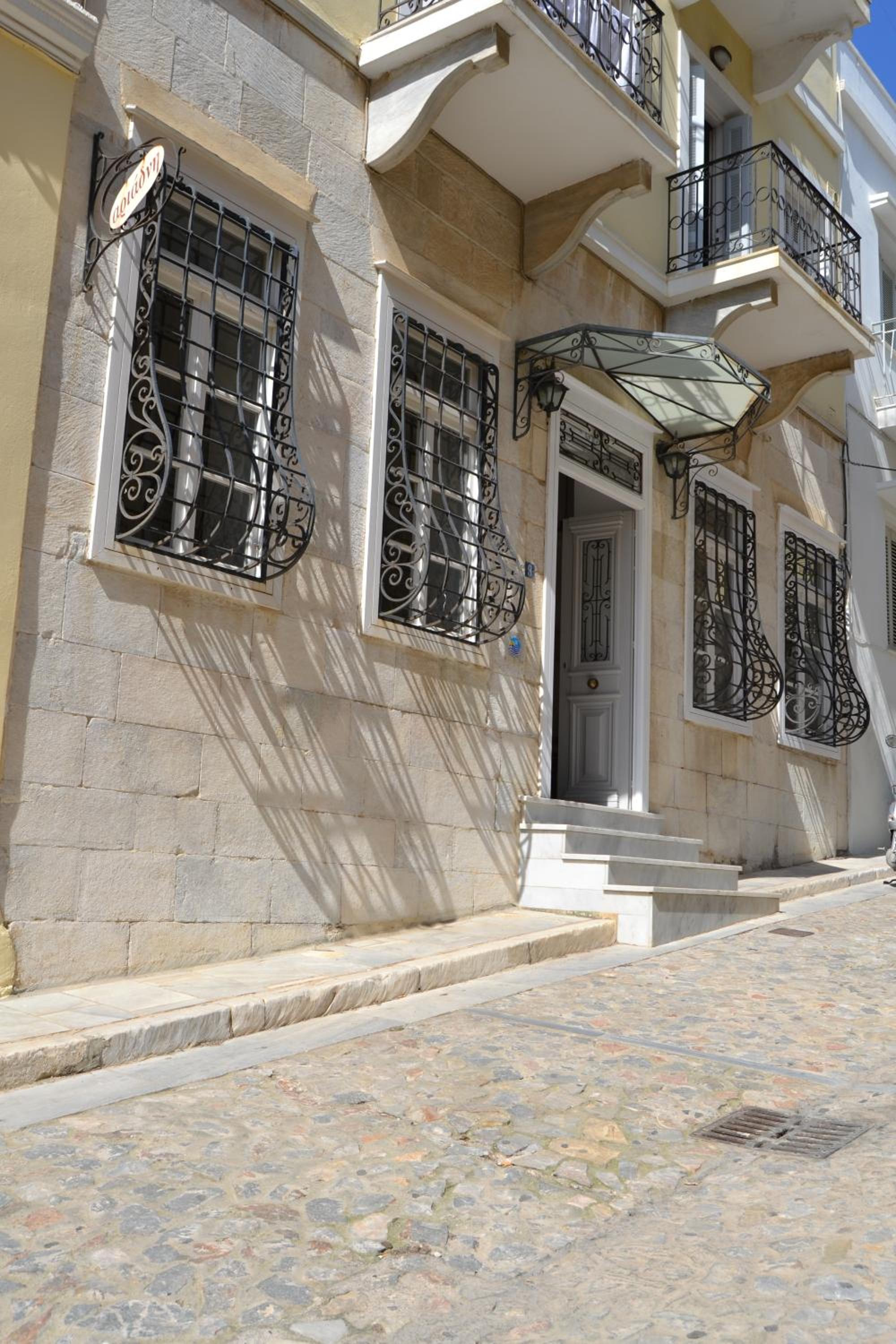 Hotel Ariadni Rooms & Apartments - Image 1