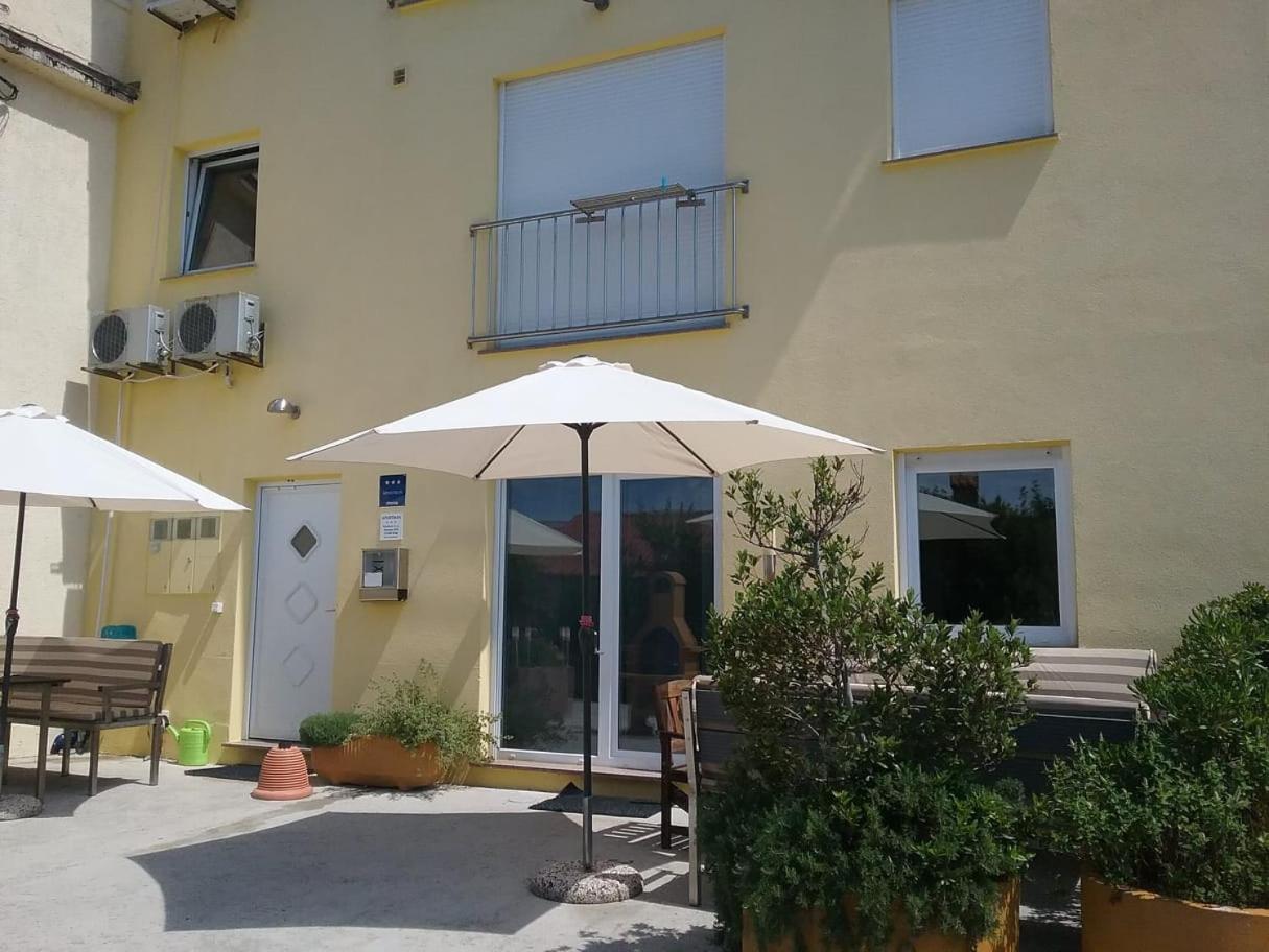 Waldeck Apartment 1