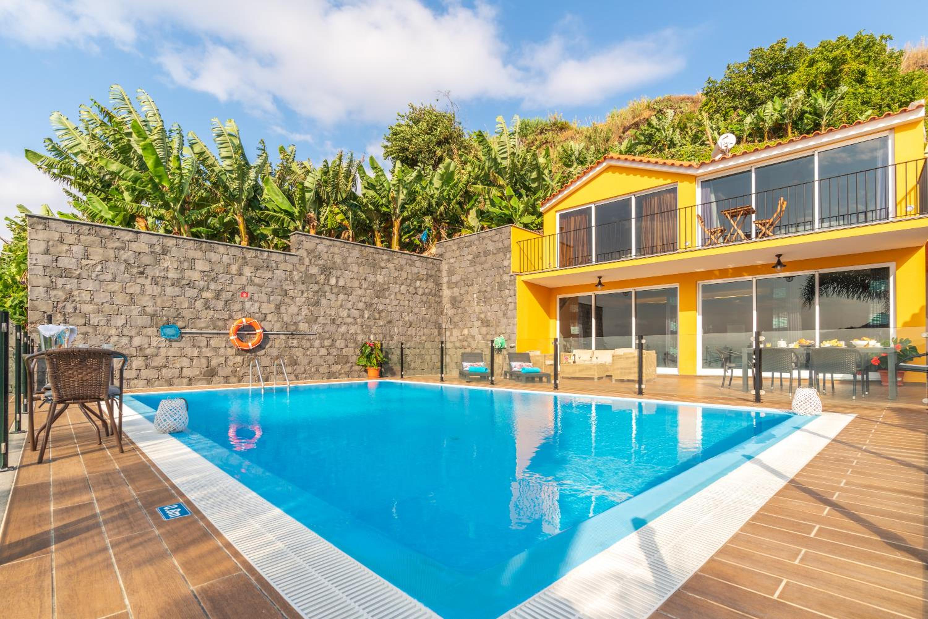 Zeza s house en Calheta — recepcion & lobby