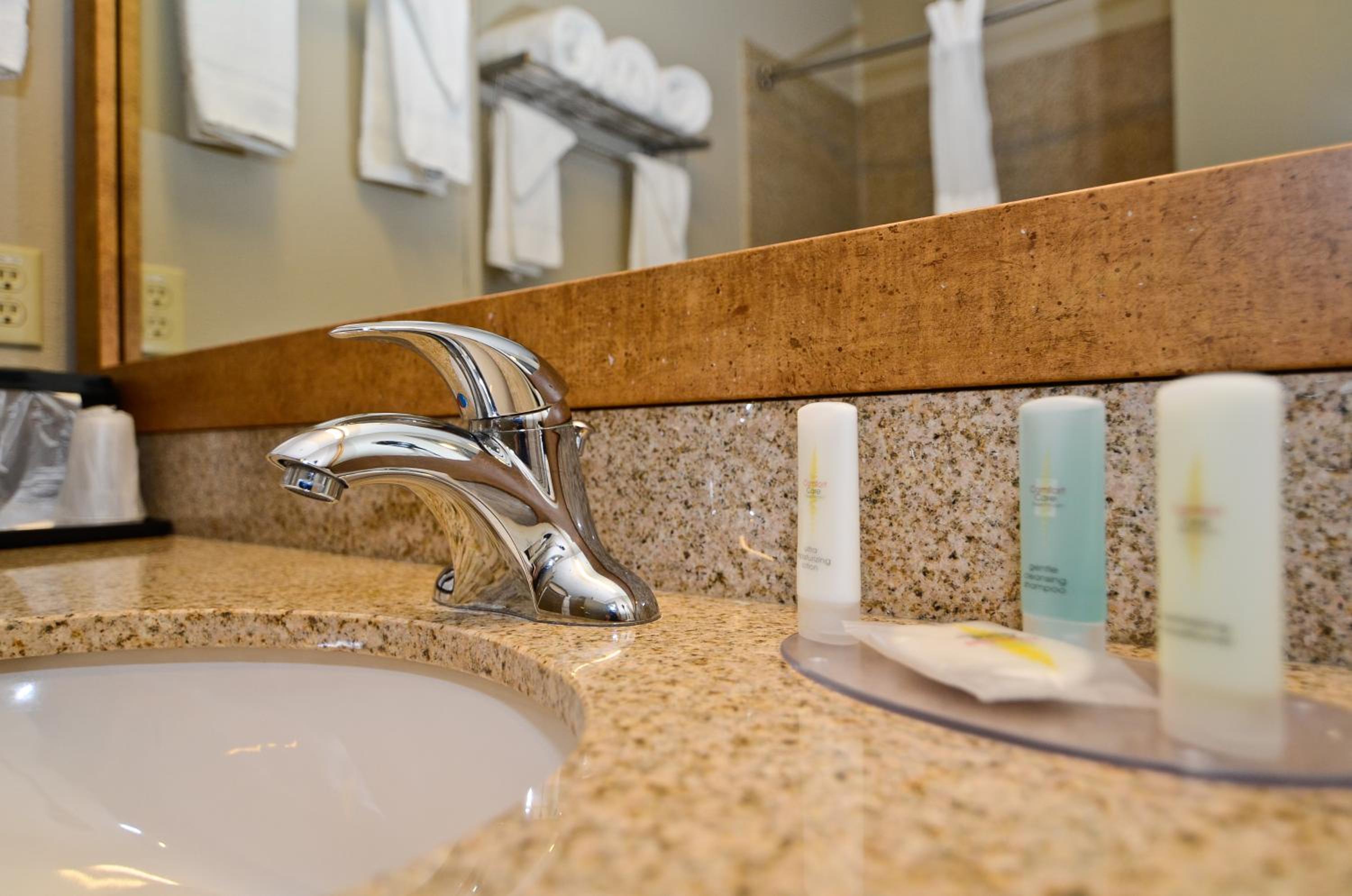 Columbus Vacations - Baymont by Wyndham Columbus - Property Image 9