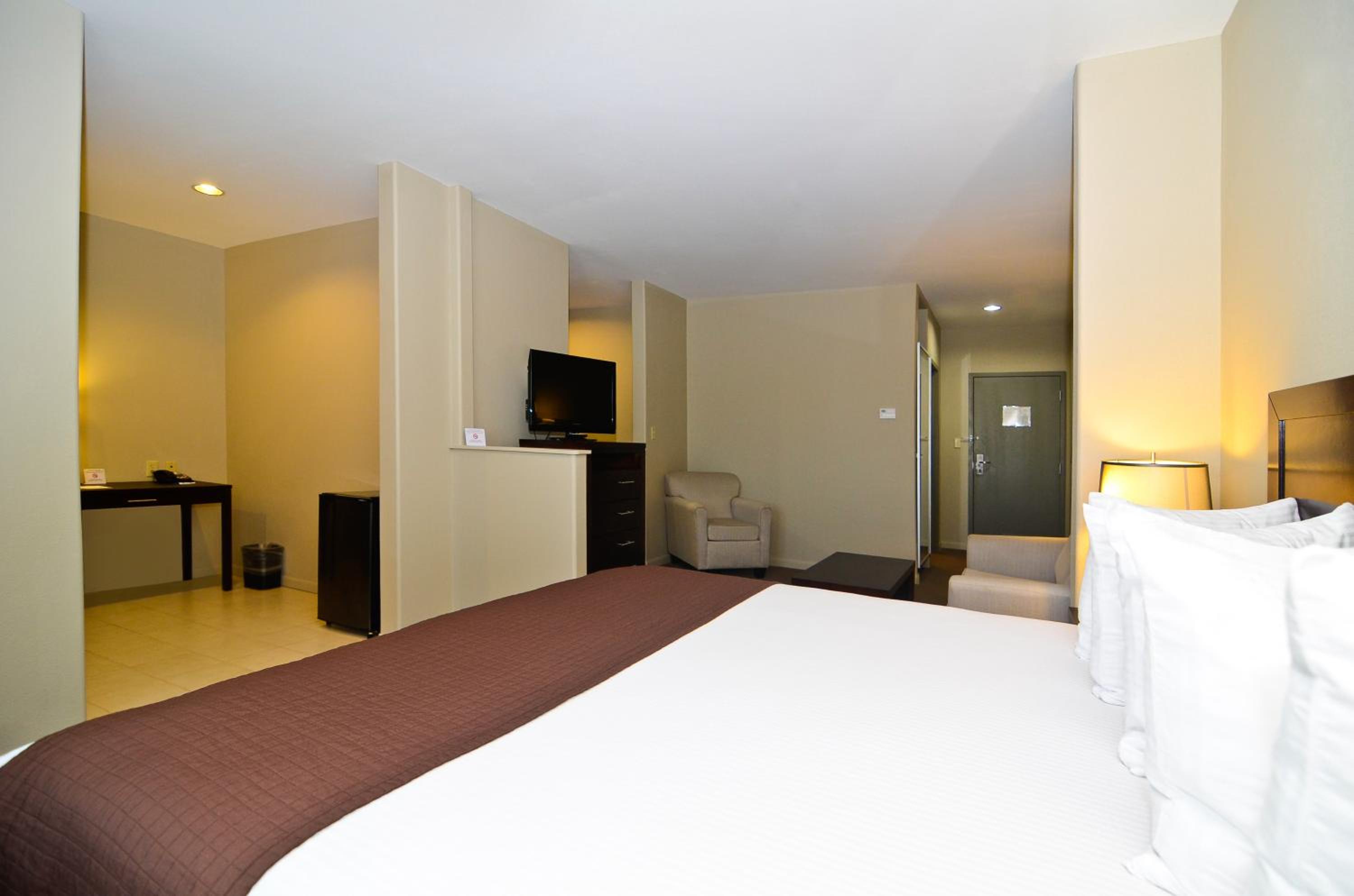 Columbus Vacations - Baymont by Wyndham Columbus - Property Image 3