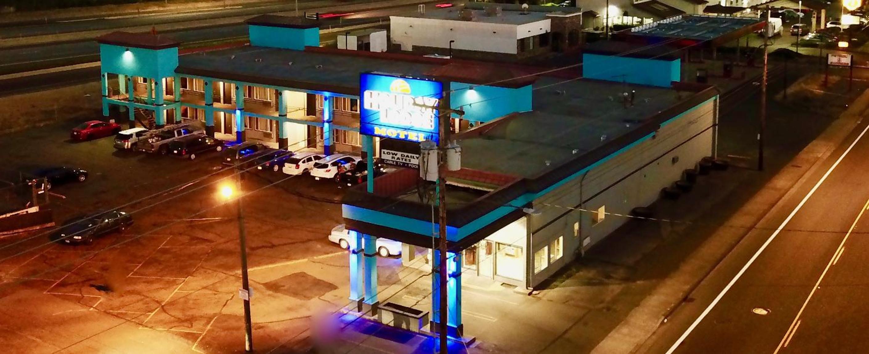 Albany Vacations - Holiday Lodge - Salem,OR - Property Image 2