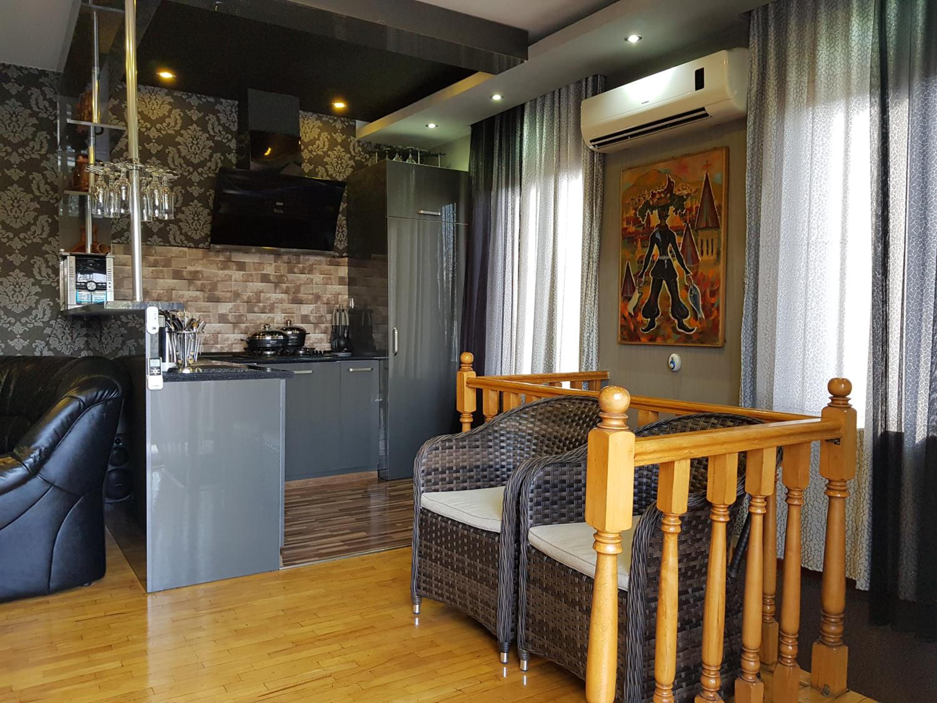 Apartment Old Tbilisi Gorgasali view 4