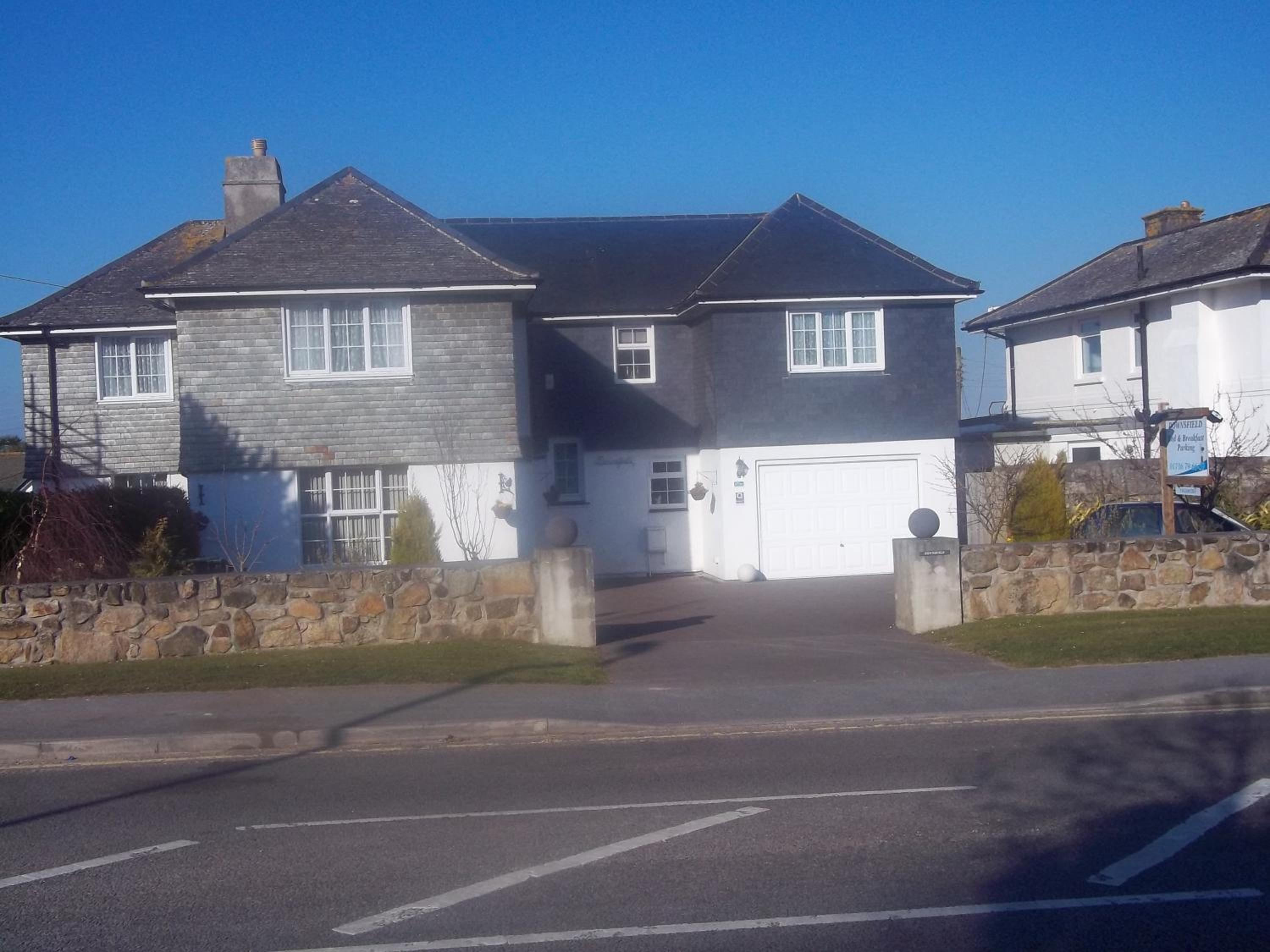 Hotel Downsfield Bed and Breakfast - Image 1