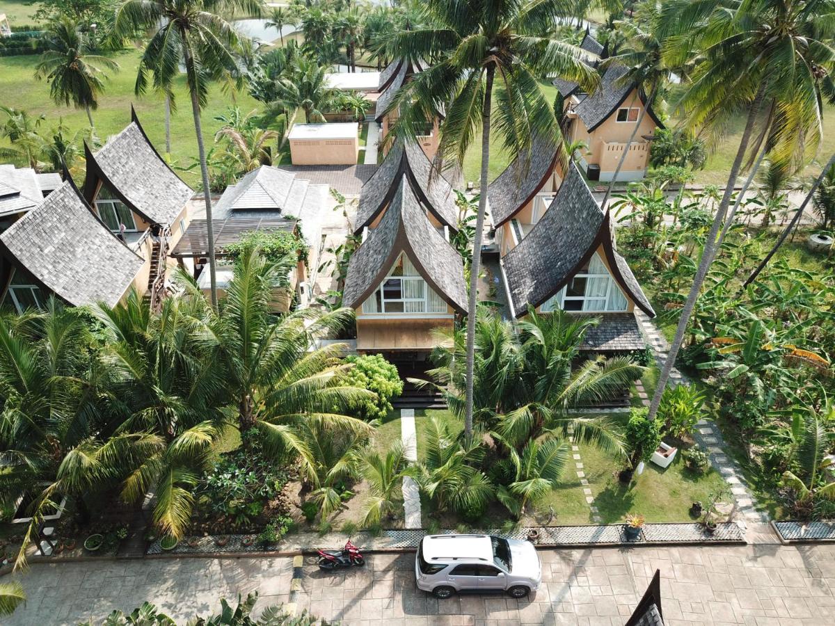 Summer Time Villa view 4