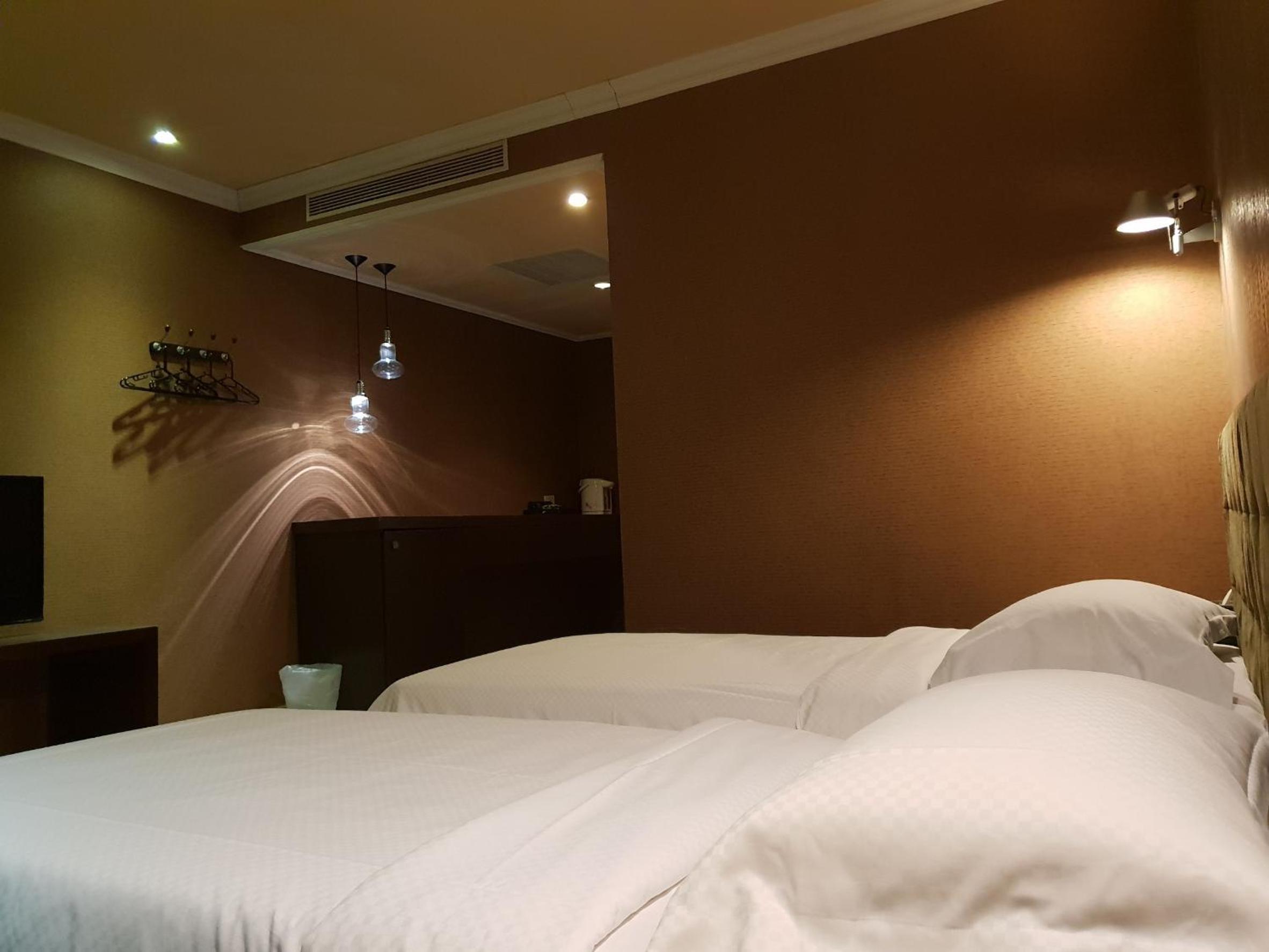 The Riverside Hotel & Motel
