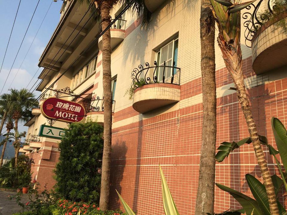 Rose Garden Motel view 2