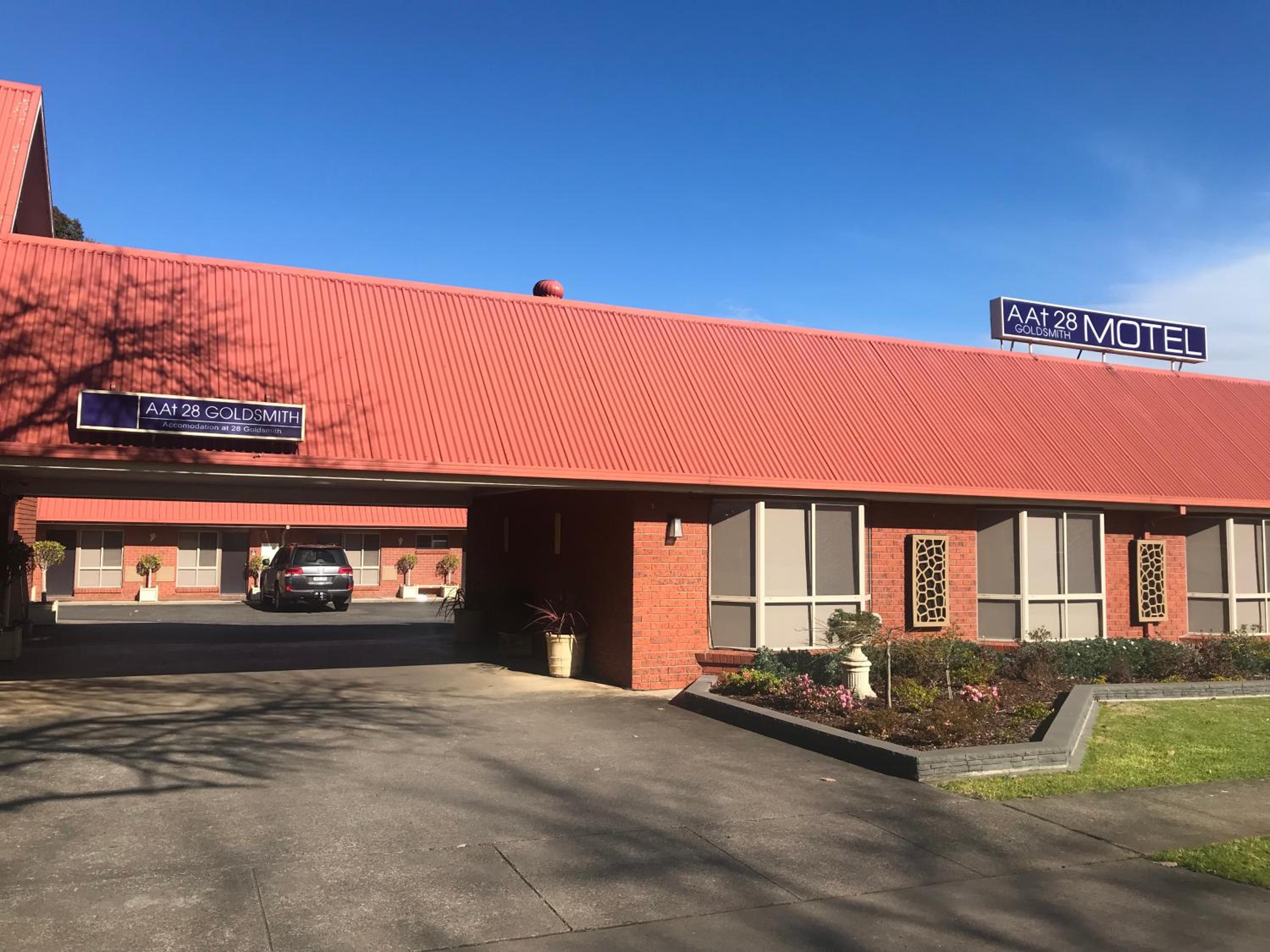 AAt 28 Goldsmith Motel