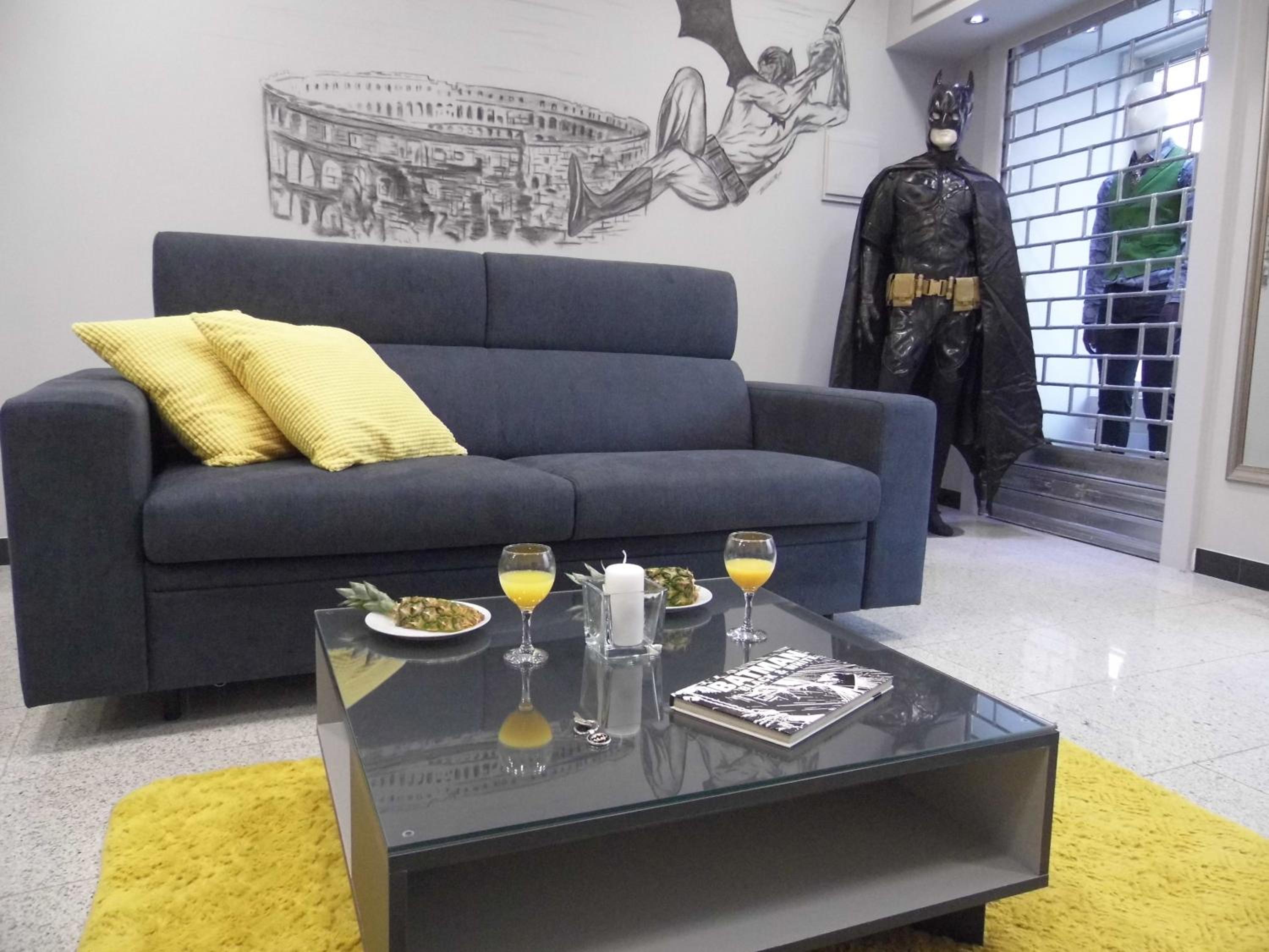 Hotel Batcave - Image 1