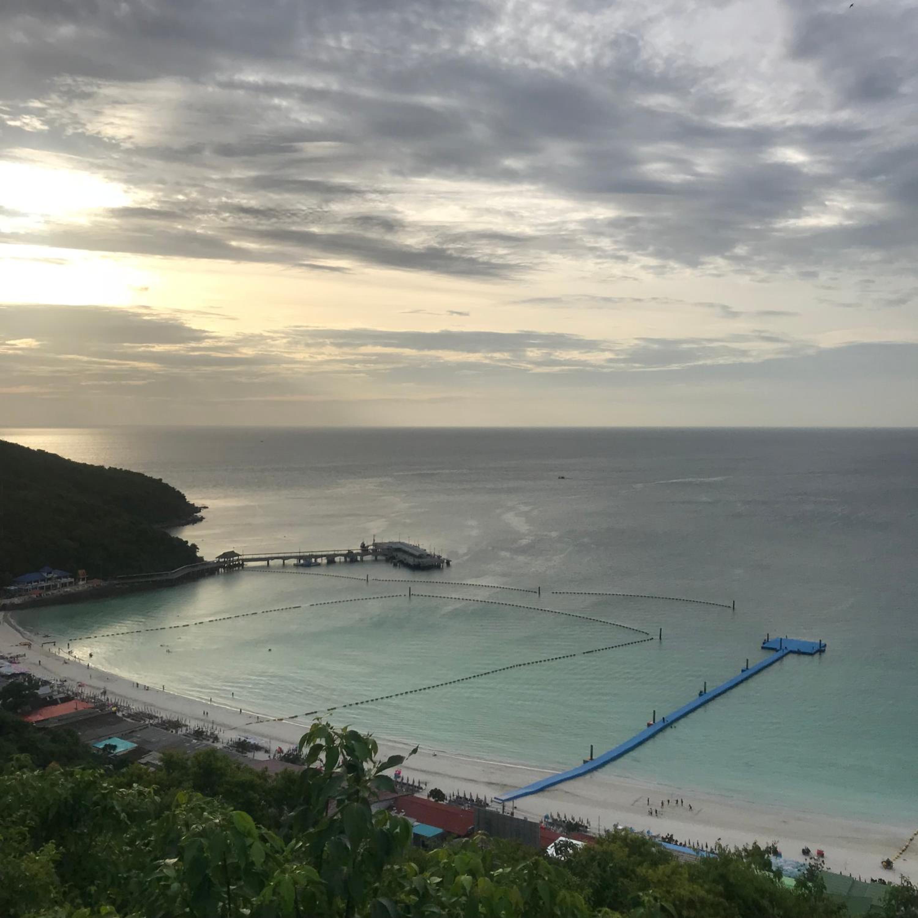 Baan Ta Long Beach Koh Larn