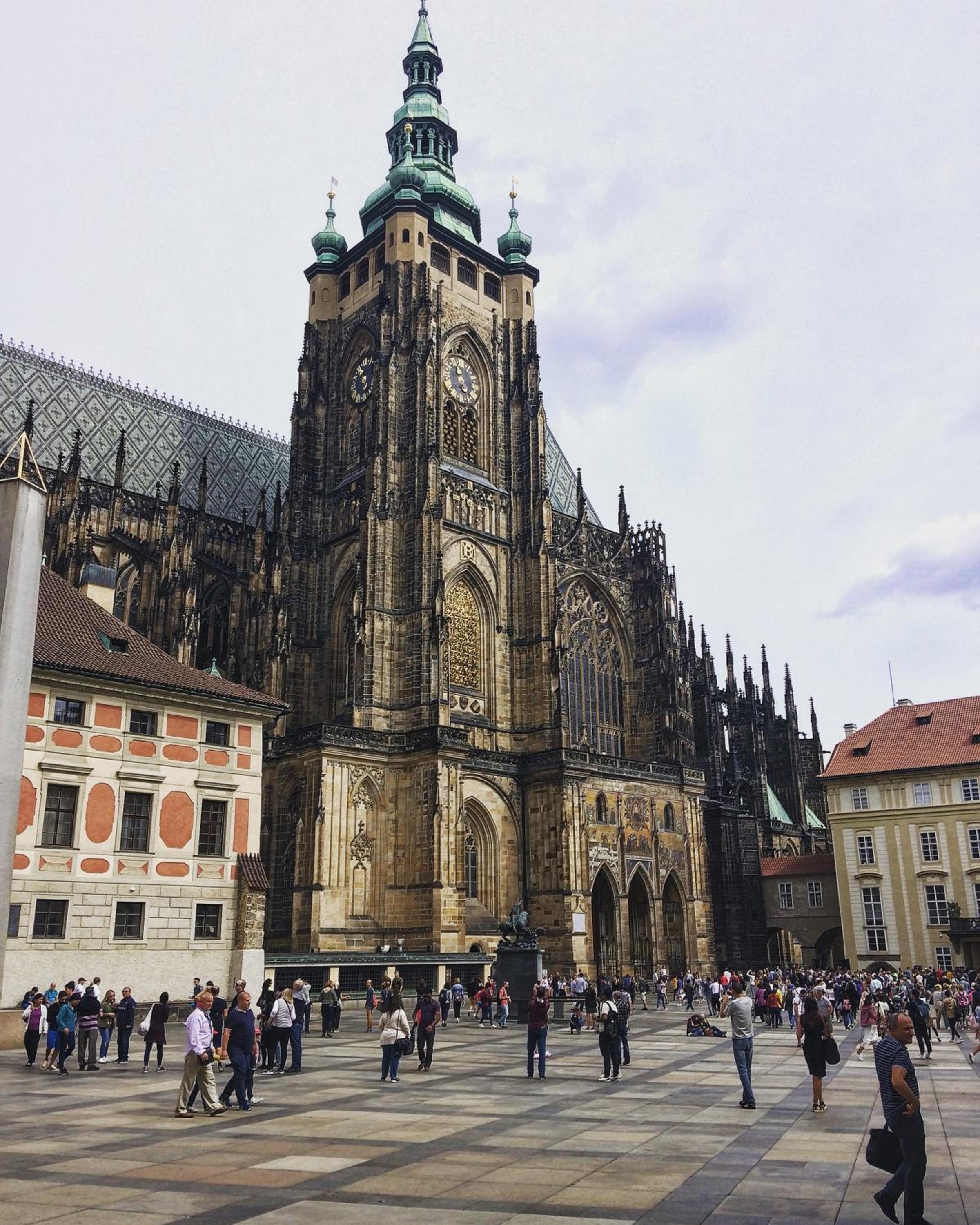 Spacious Prague View Apartment