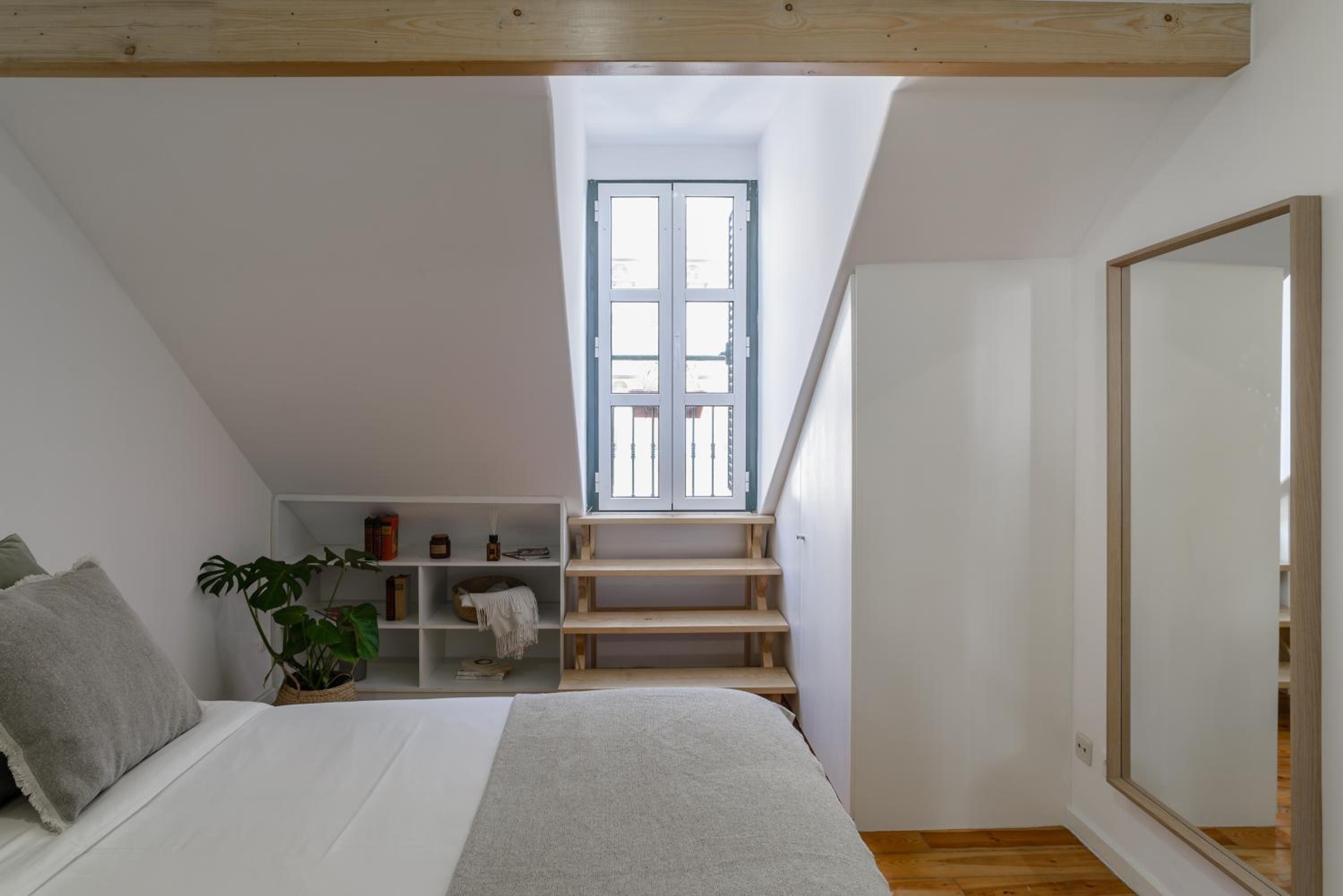 Authentic Graça - Cozy Flat with Local Soul view 4