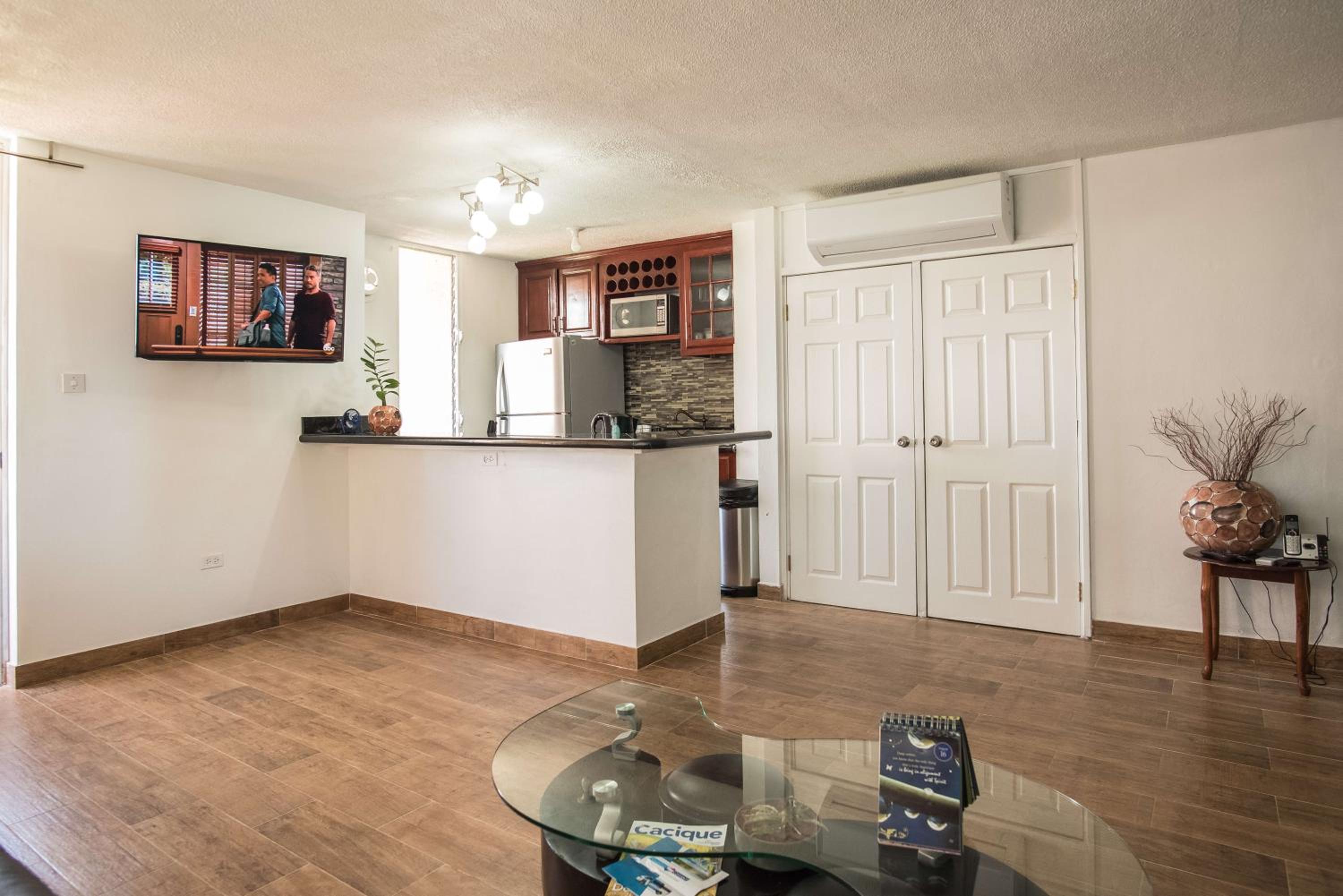 Emerald One Bedroom Suite At Turtle Towers view 2
