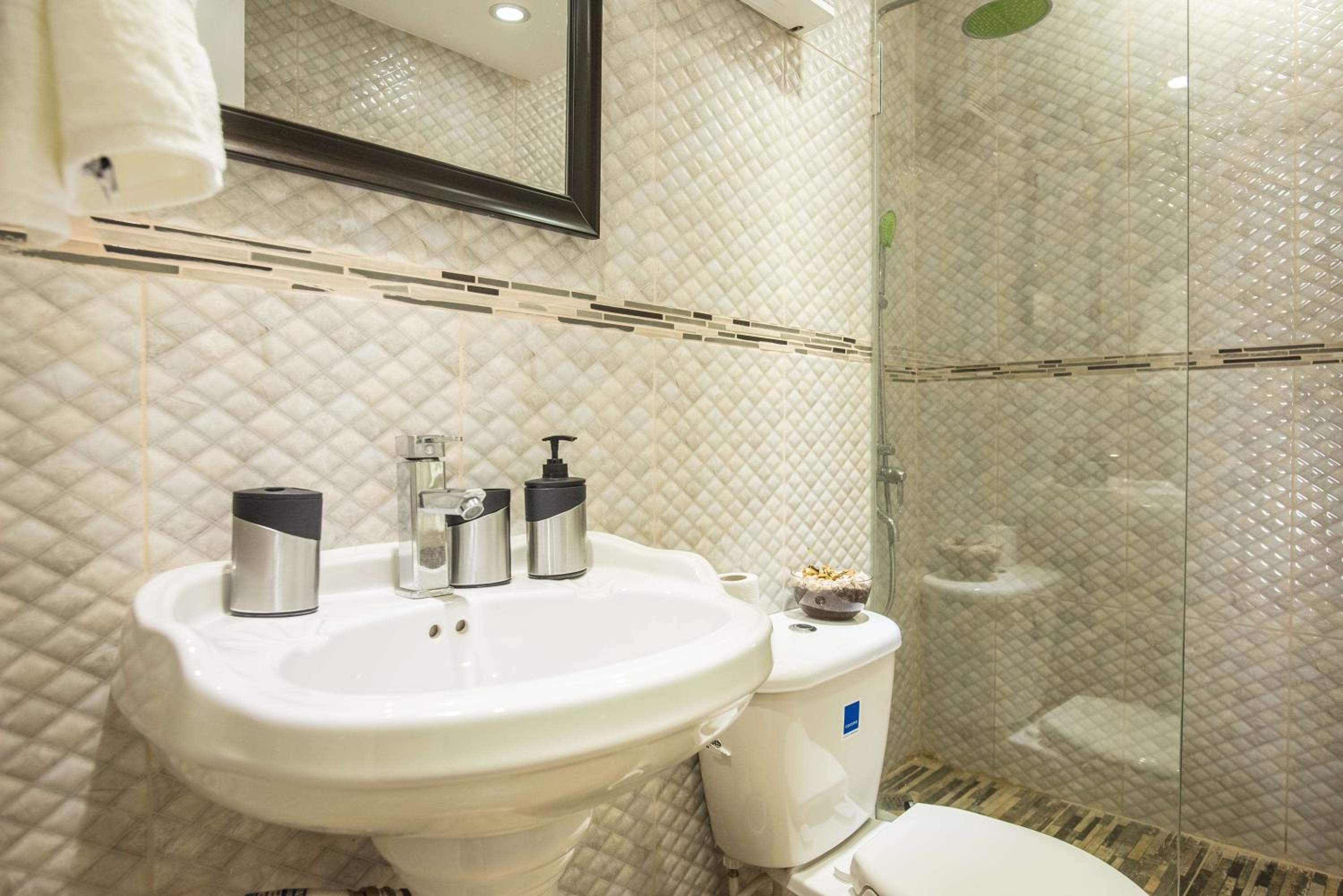Emerald One Bedroom Suite At Turtle Towers view 3