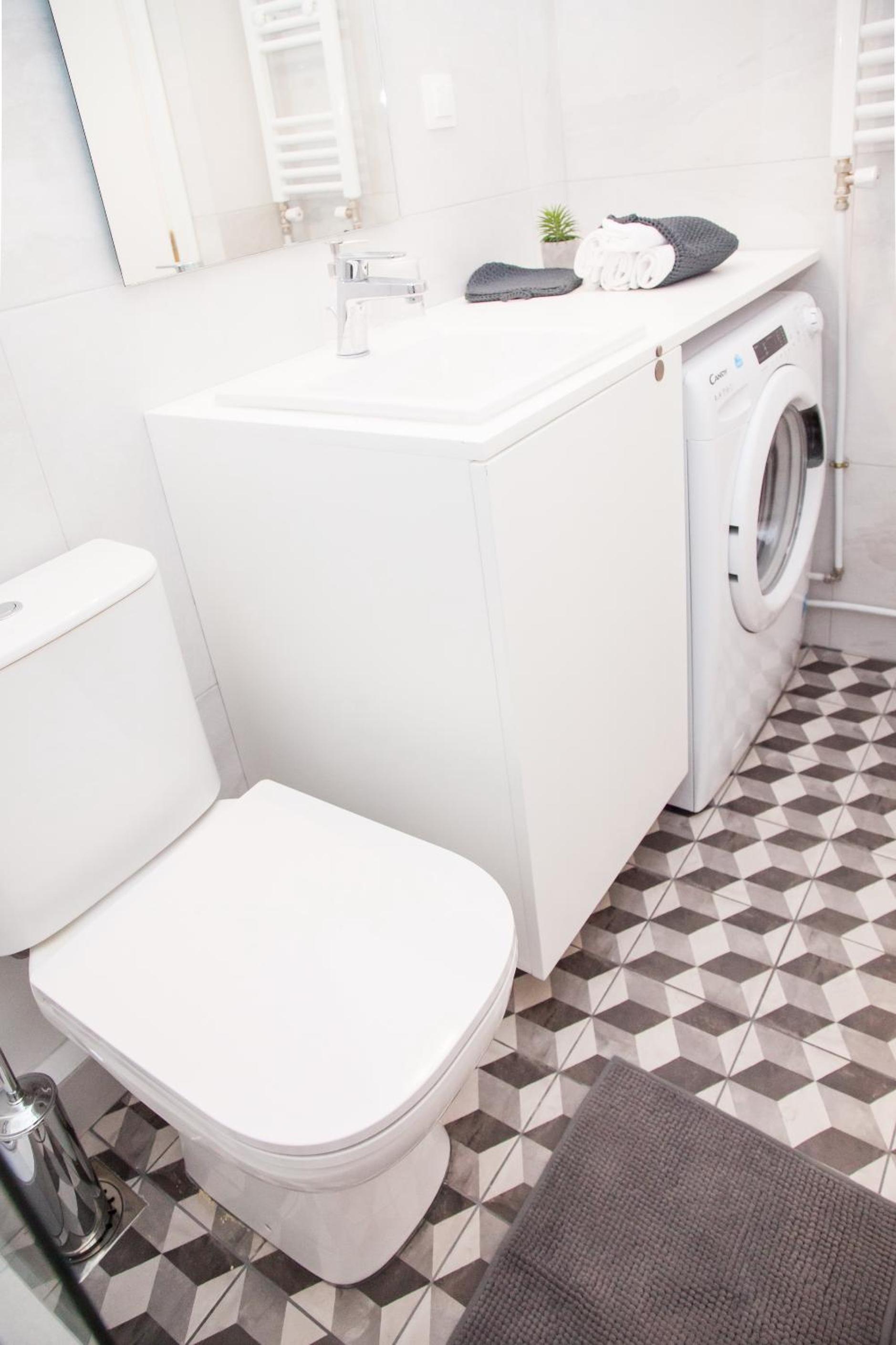 Fully Renovated, Modern Beauty In Central Athens!