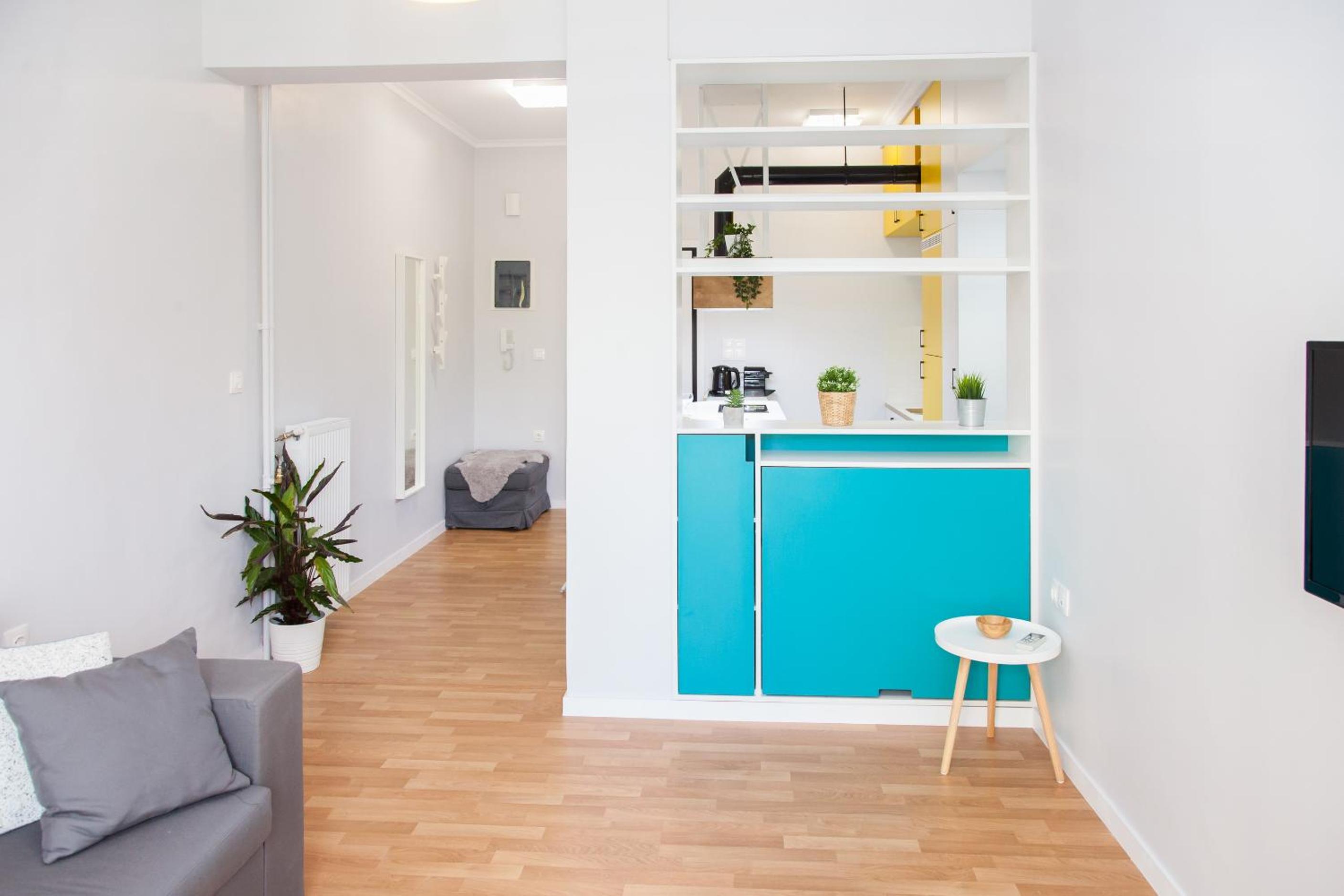 Fully Renovated, Modern Beauty In Central Athens!