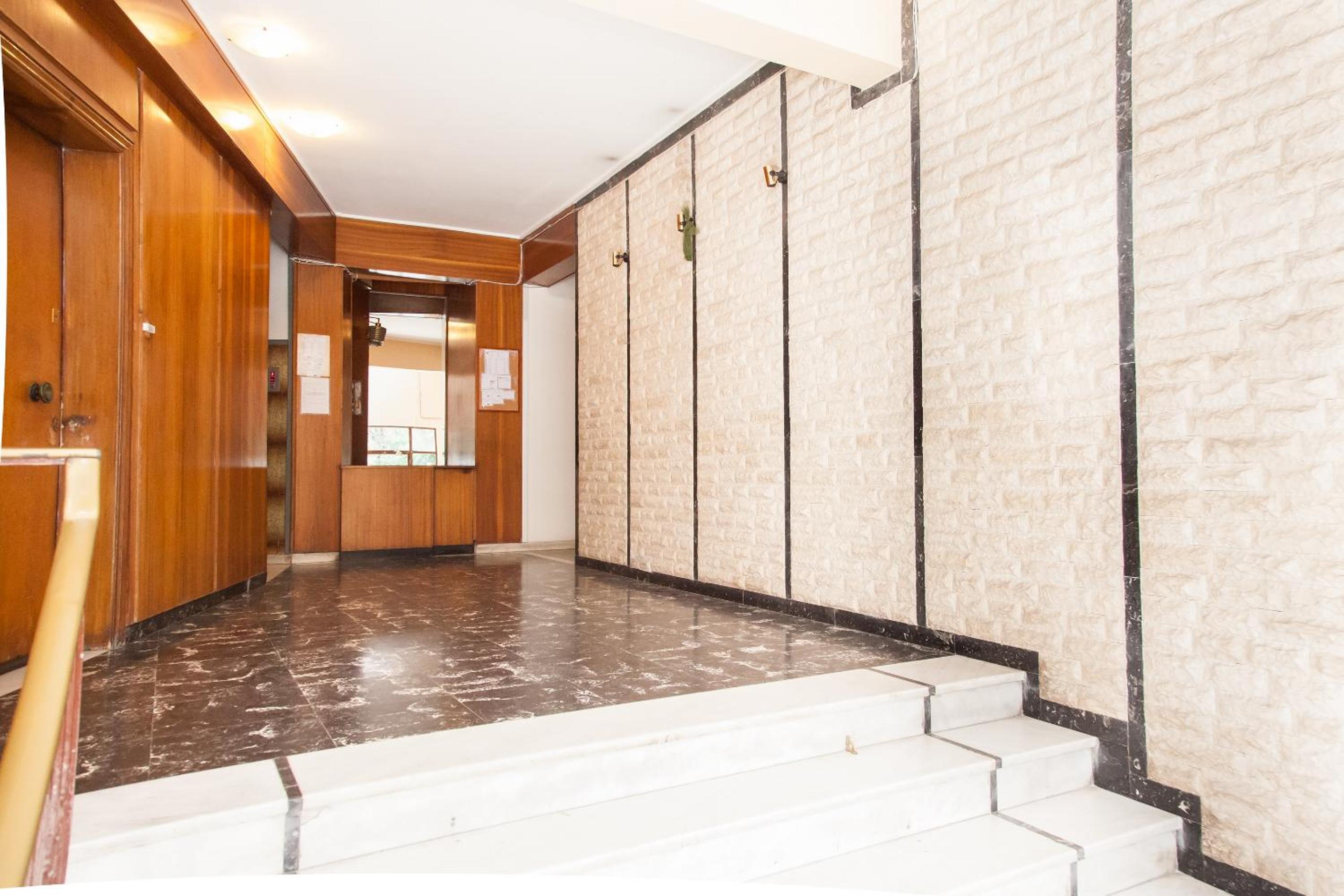 Fully Renovated, Modern Beauty In Central Athens!