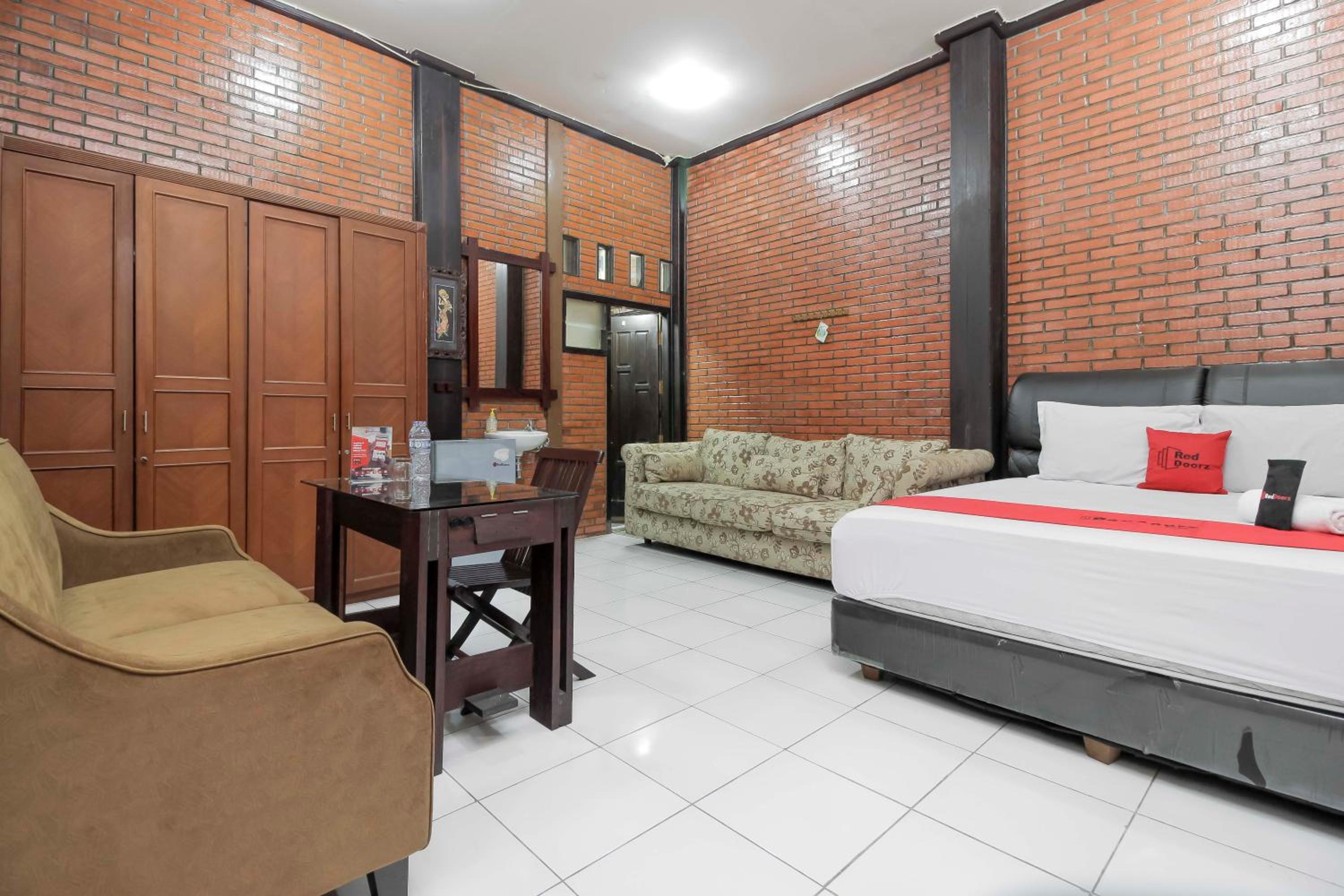 RedDoorz @ Cilandak Timur