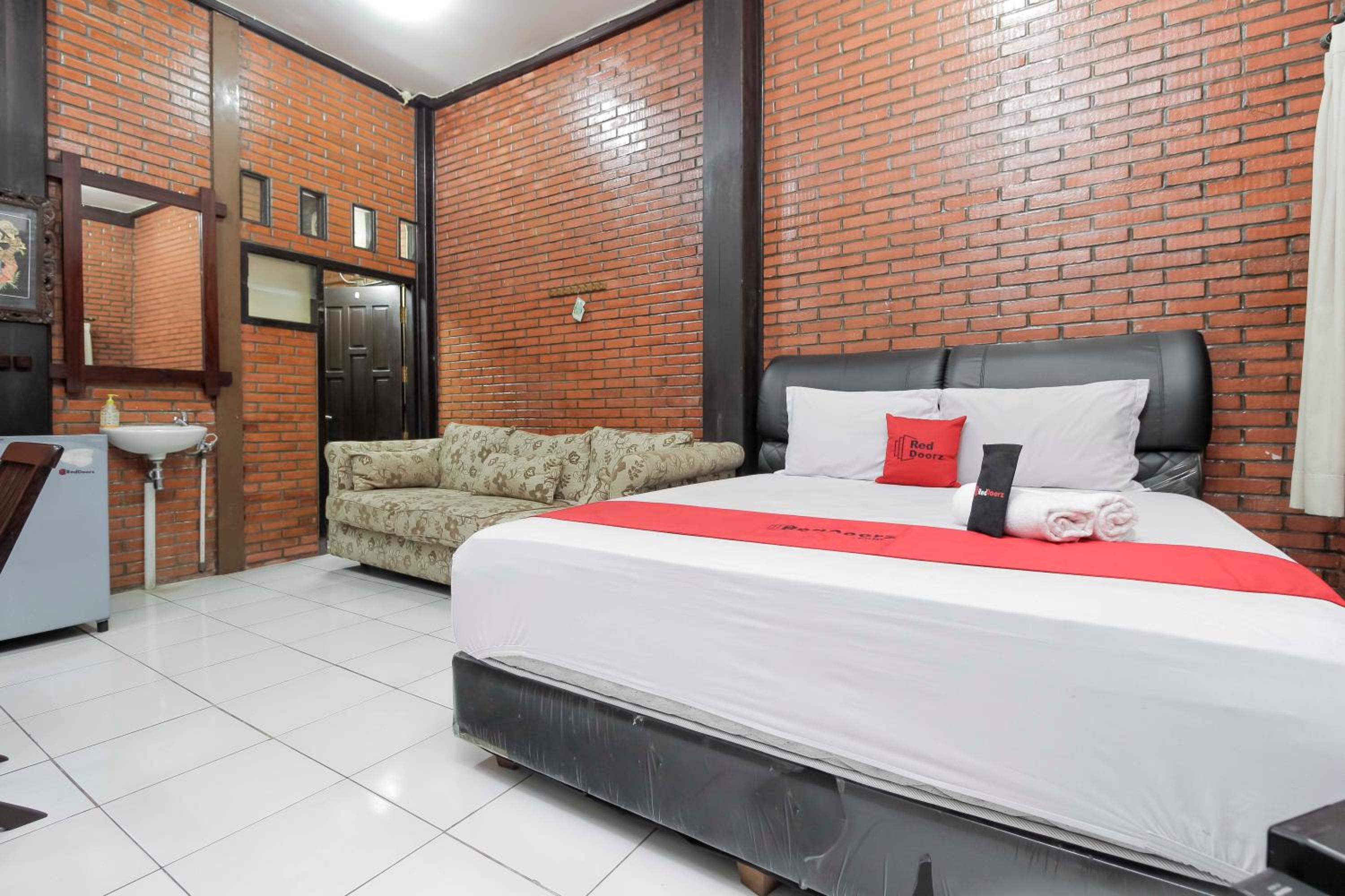 RedDoorz @ Cilandak Timur
