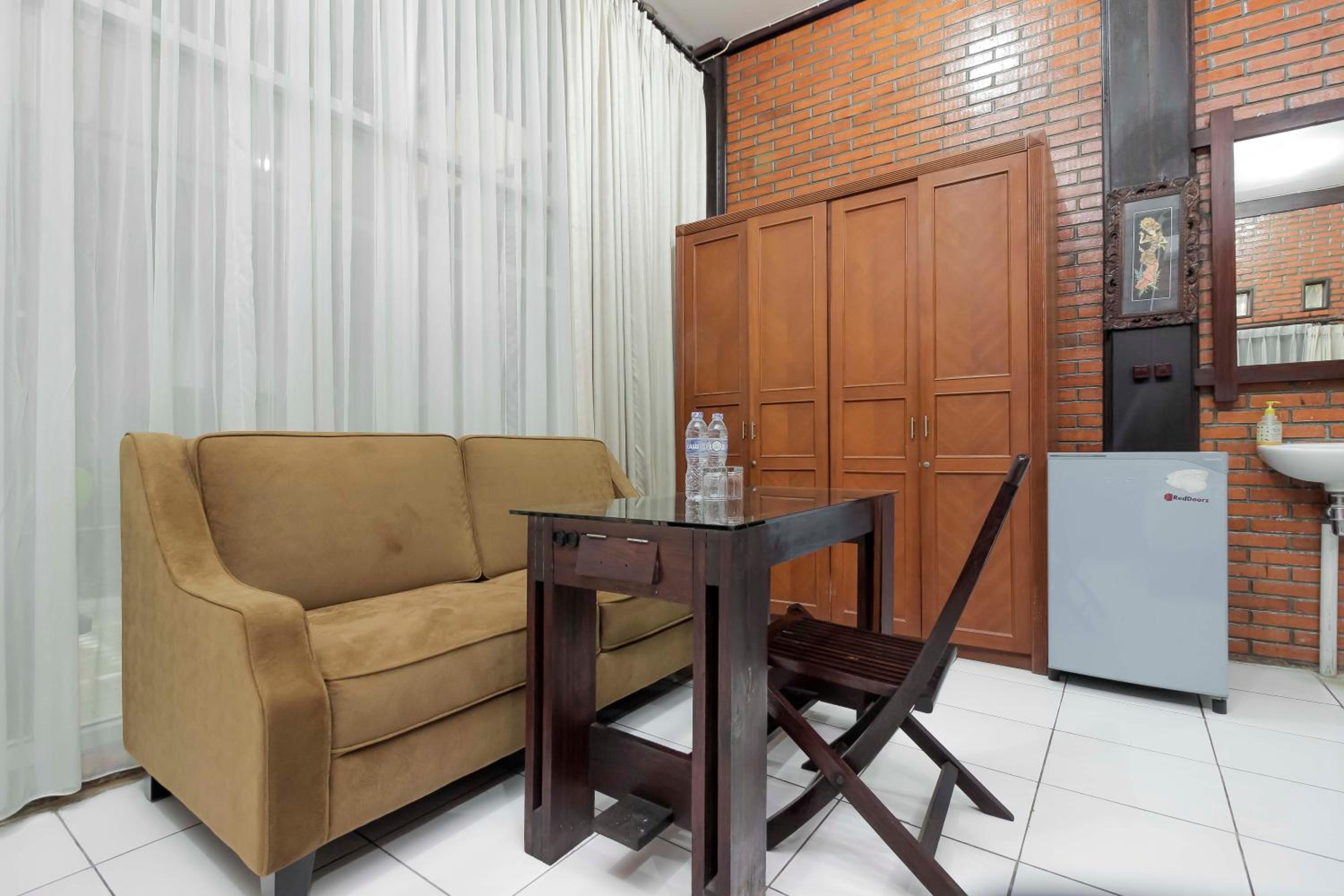 RedDoorz @ Cilandak Timur