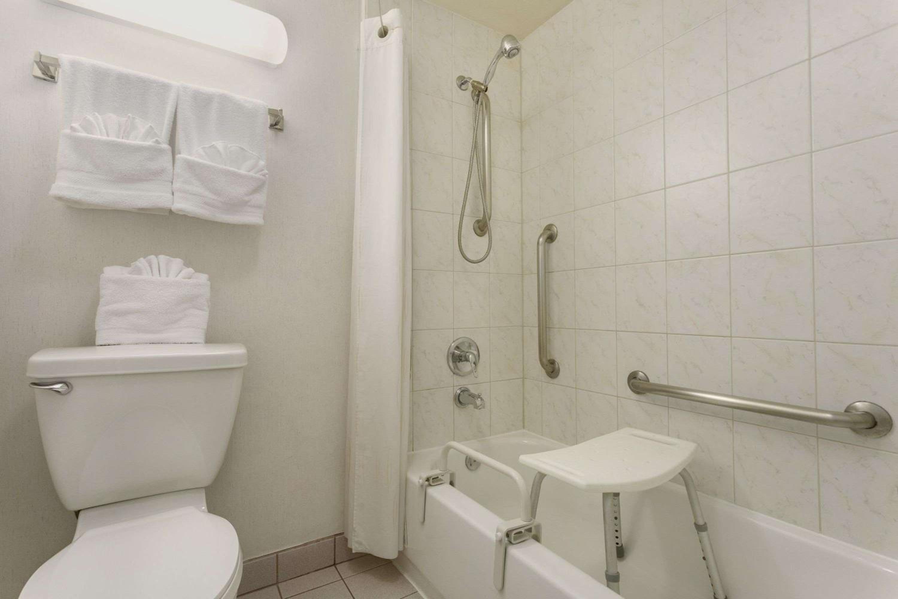 Days Inn by Wyndham San Diego/Downtown/Convention Center-3