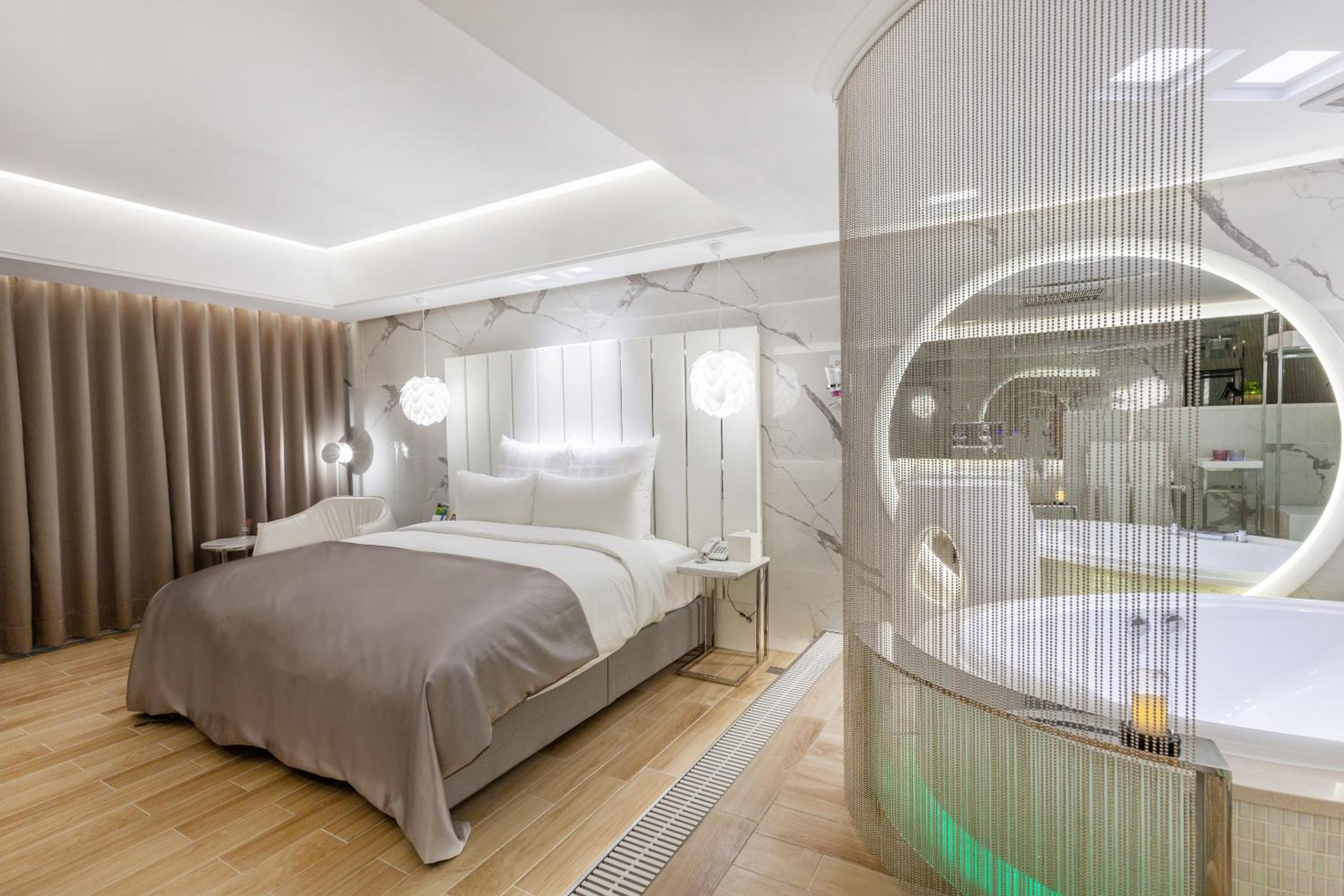 Taoyuan Vacations - Chao Motel - Property Image 4