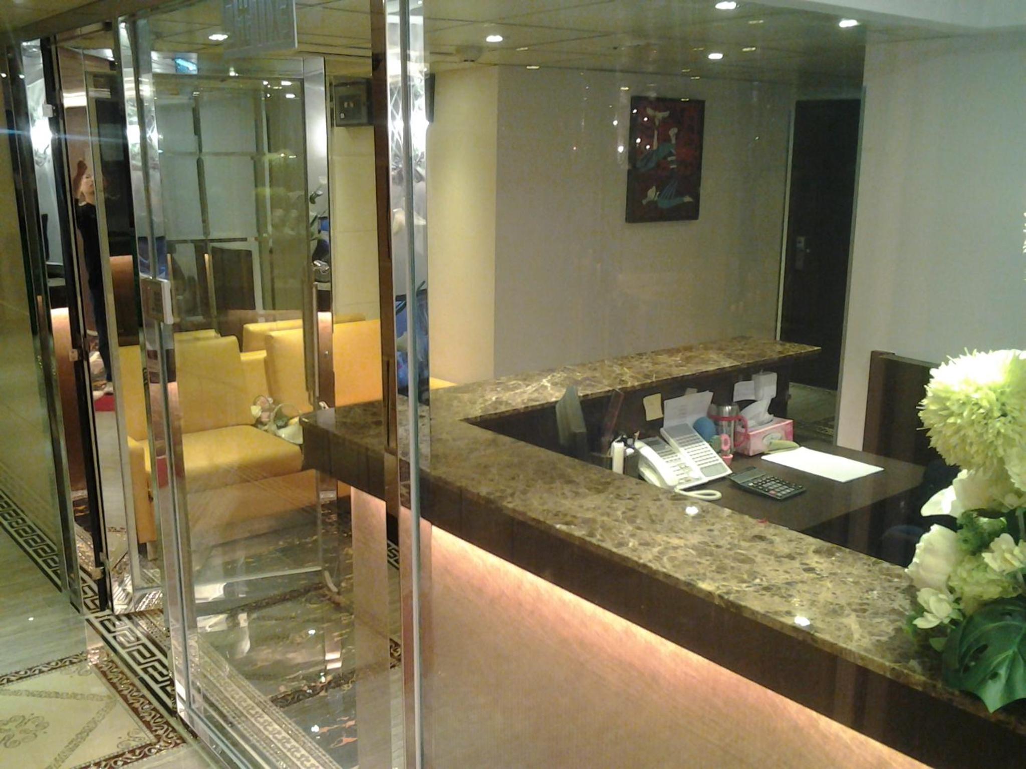 California Hotel - Image 2