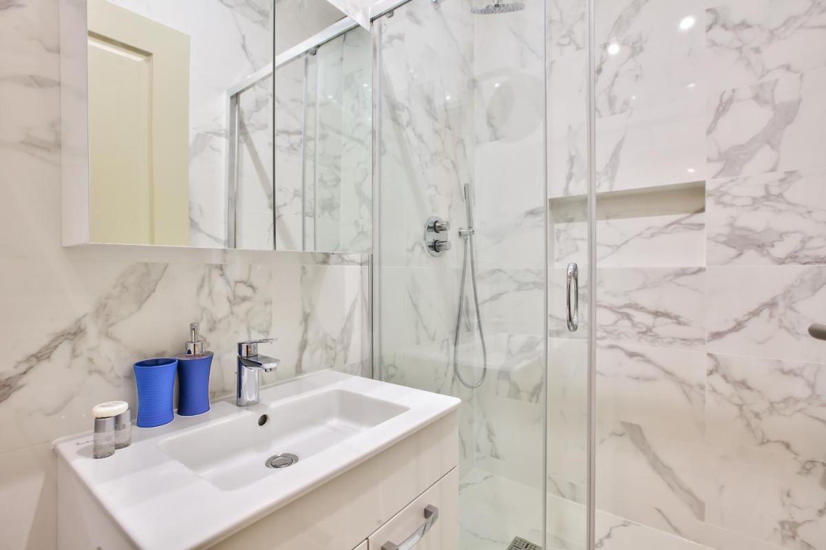 60-LUXURY PARISIAN HOME SEBASTOPOL (2DG)
