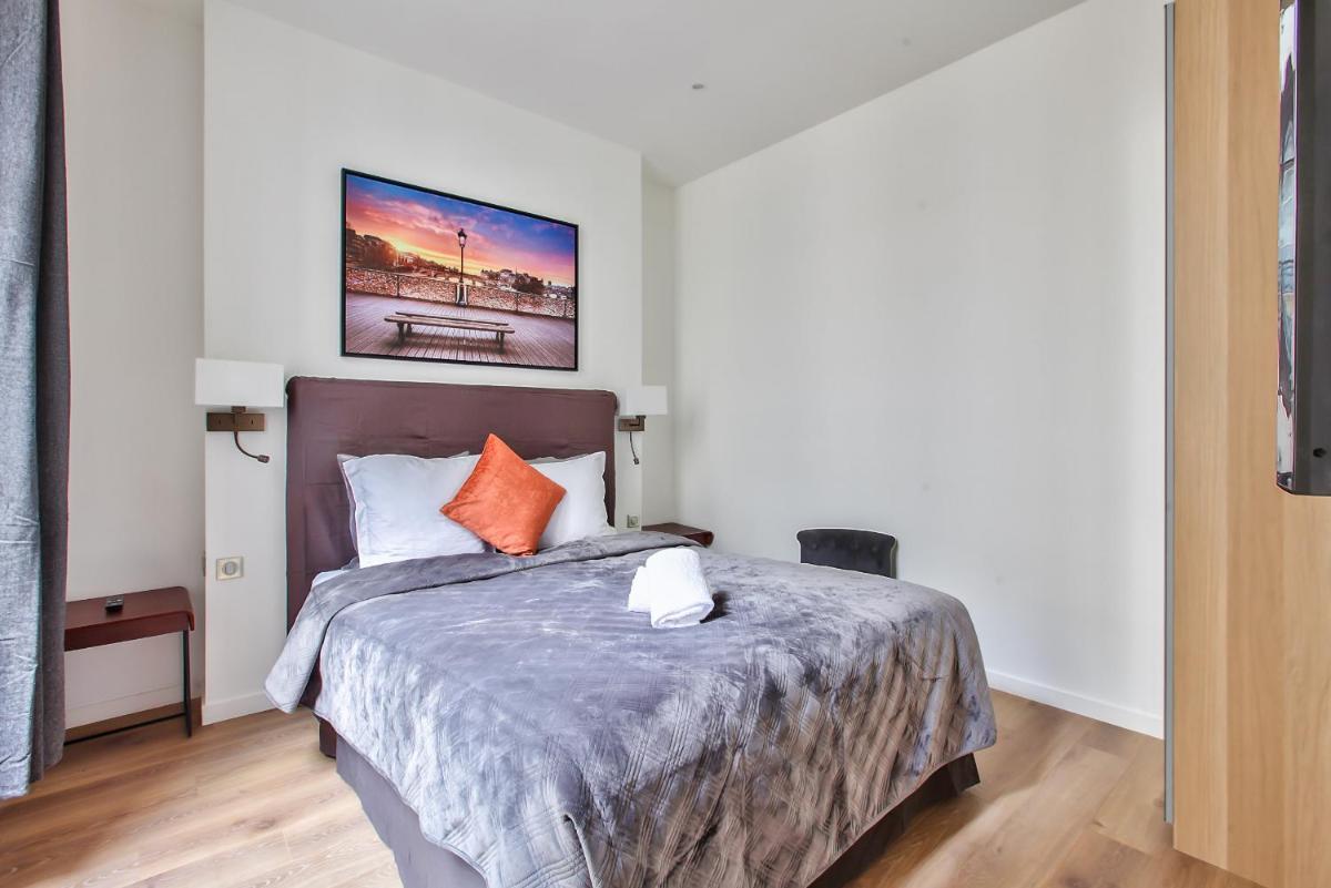 63-LUXURY FLAT CHAMPS-ELYSEES (1C)