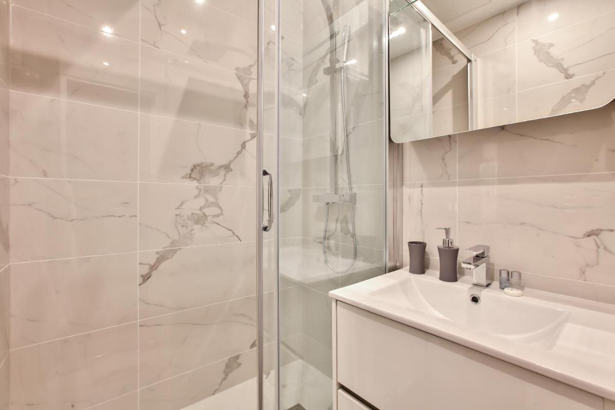 63-LUXURY FLAT CHAMPS-ELYSEES (1C)