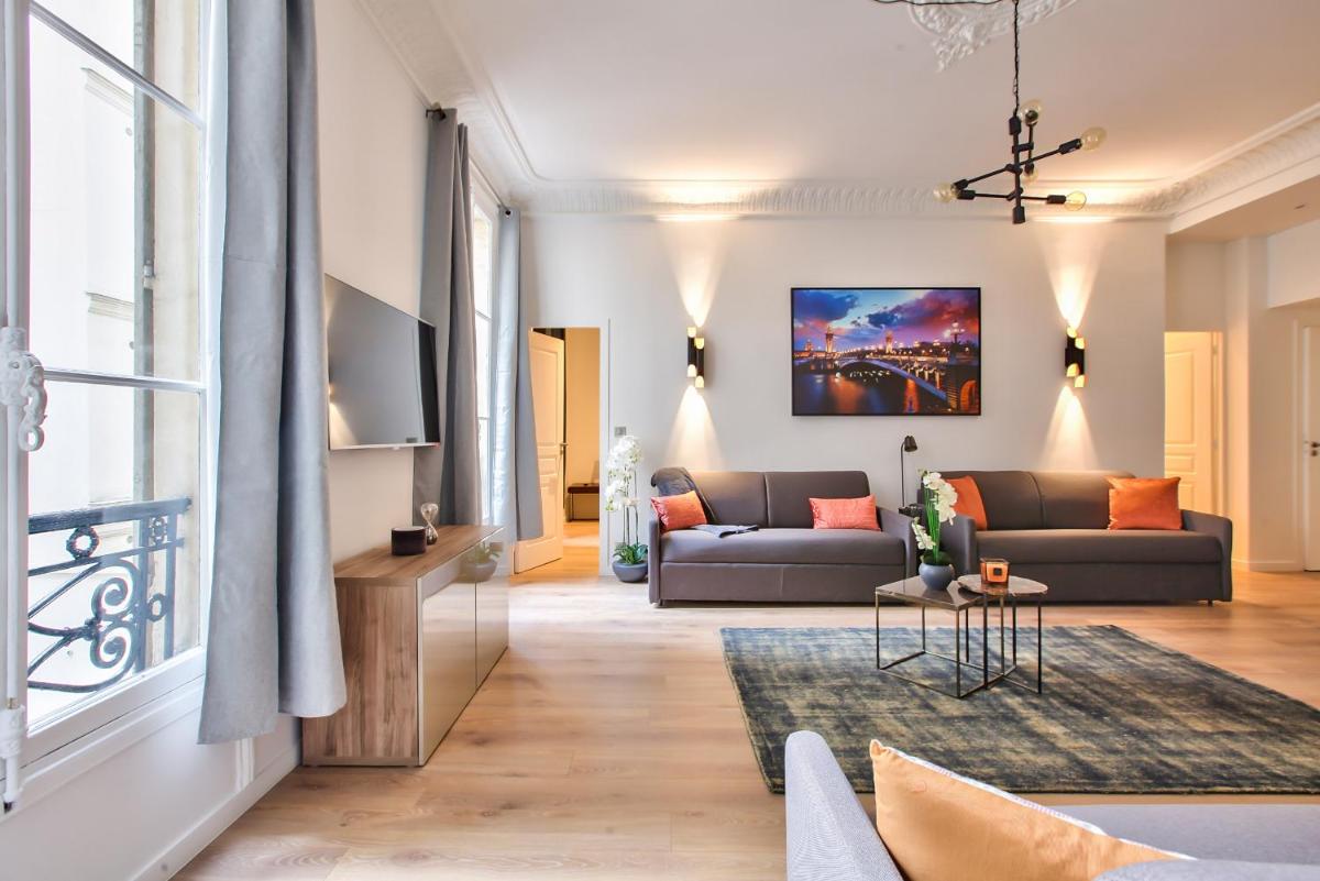 63-LUXURY FLAT CHAMPS-ELYSEES (1C)
