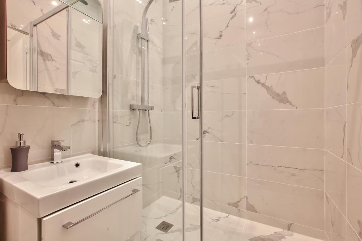 63-LUXURY FLAT CHAMPS-ELYSEES (1C)