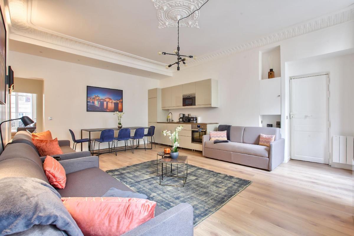 63-LUXURY FLAT CHAMPS-ELYSEES (1C)