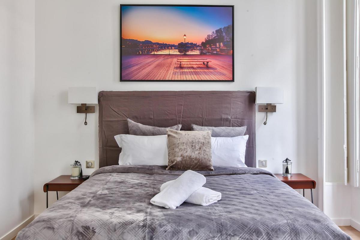 63-LUXURY FLAT CHAMPS-ELYSEES (1C)