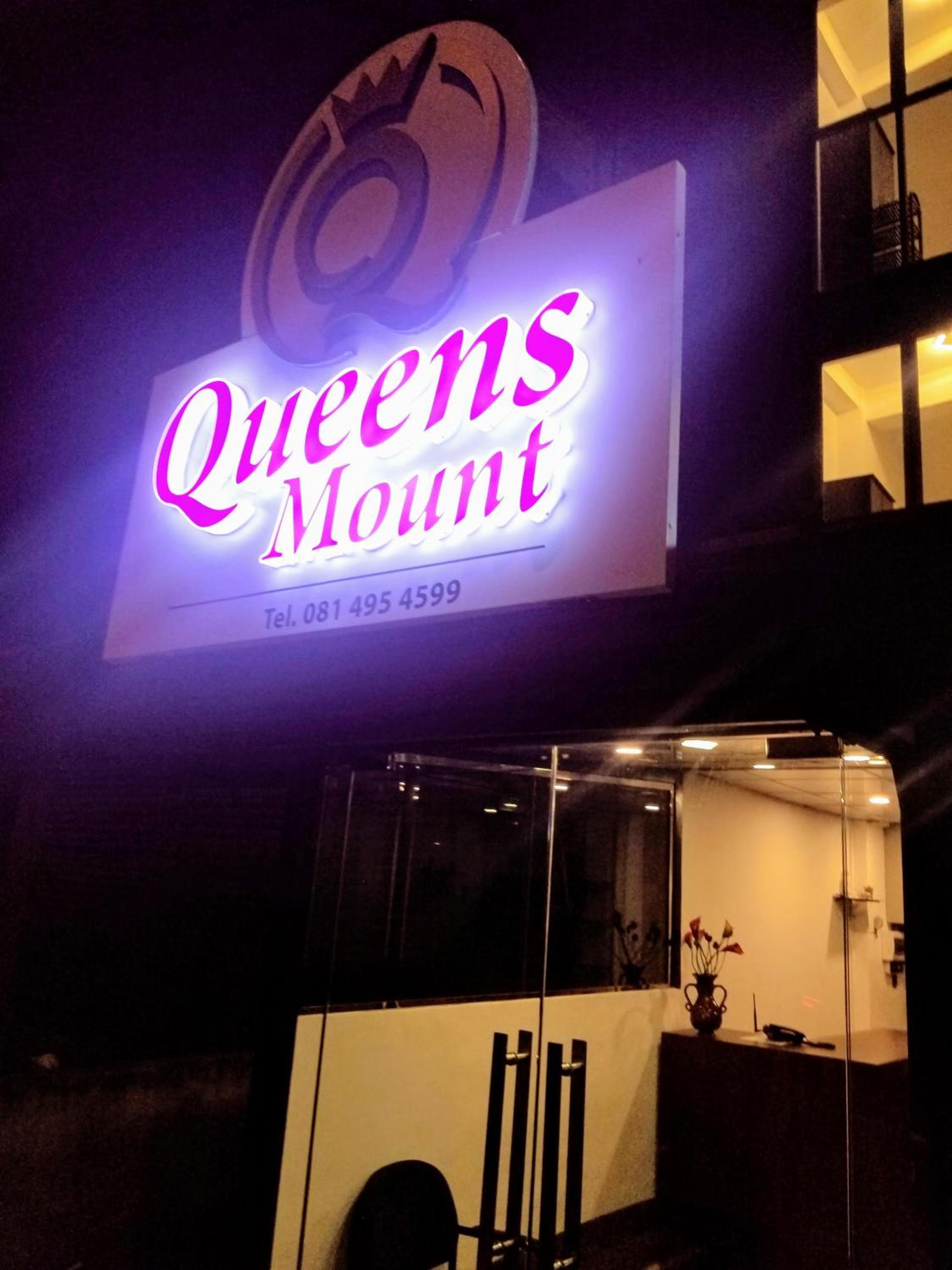 Queens mount