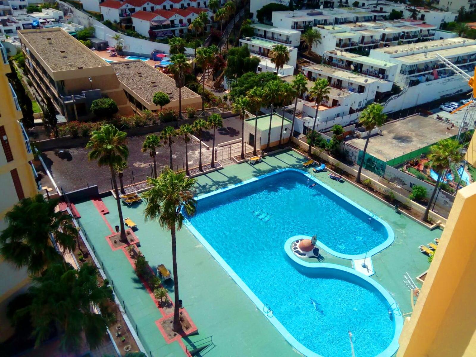Full center of Las Americas, renovated, high floor view 4