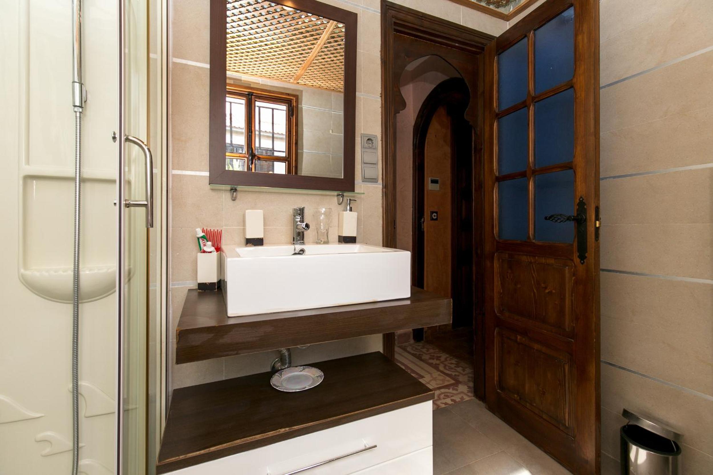 Charming Andalusian house - free parking