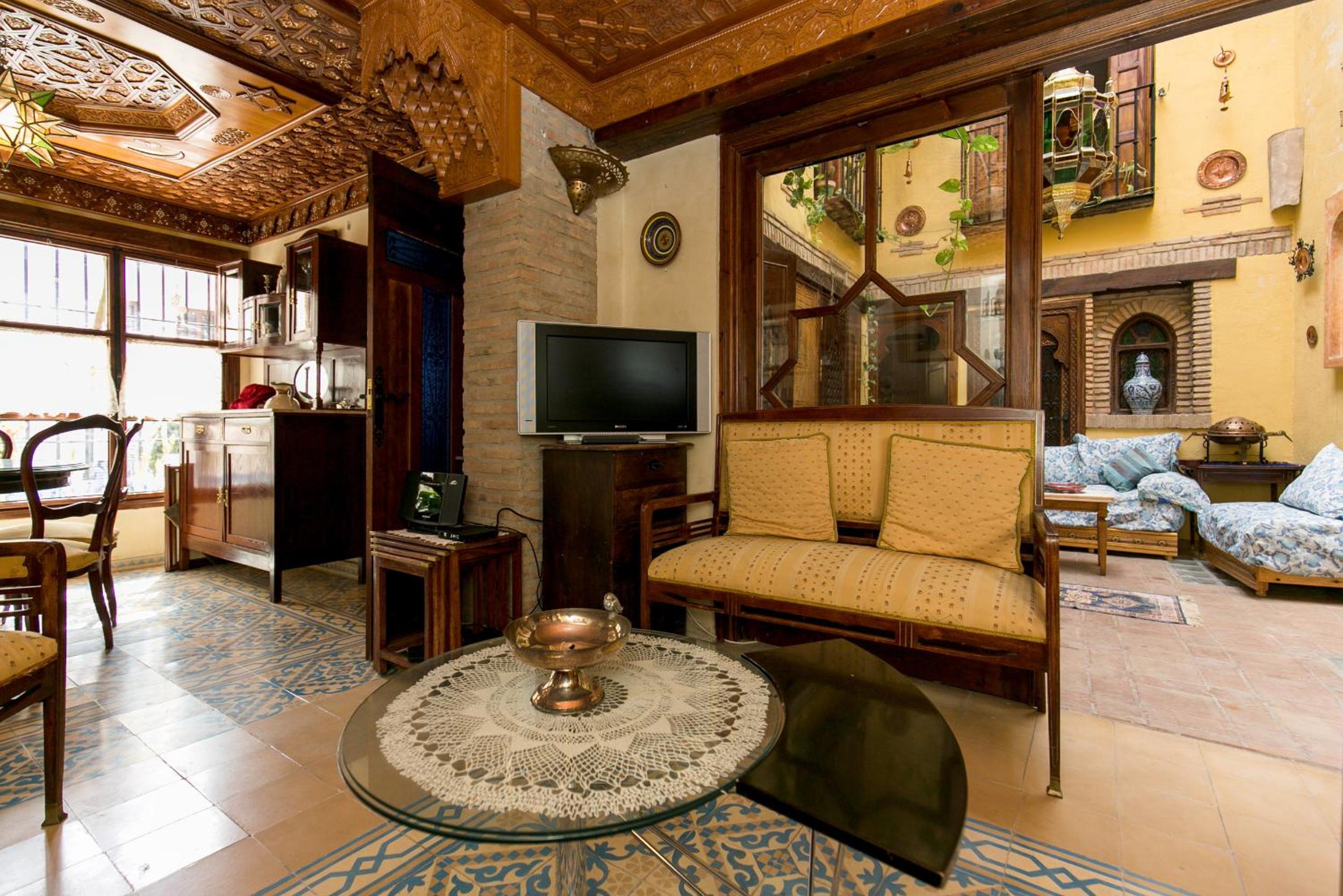 Charming Andalusian house - free parking